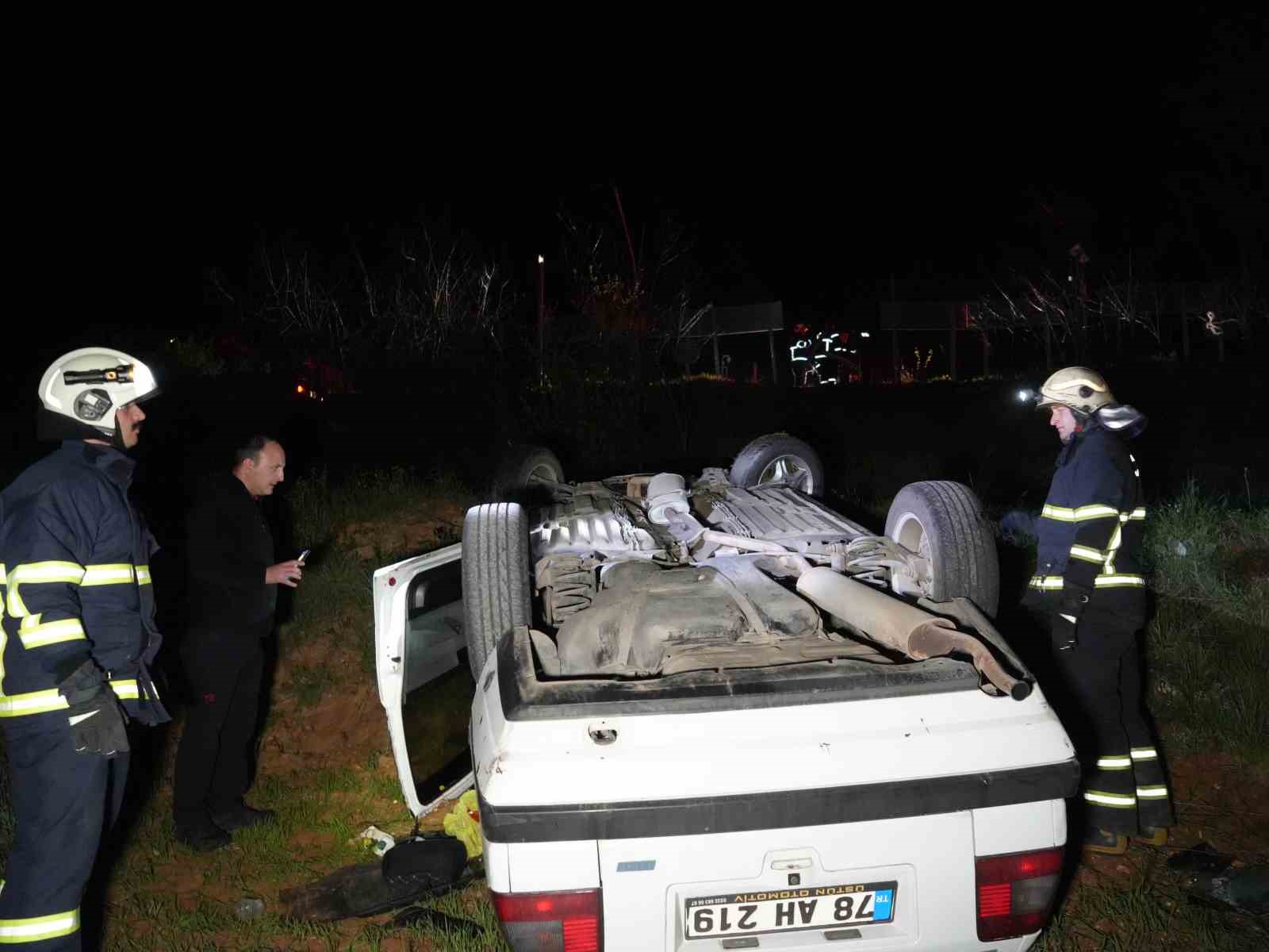 kontrolden-cikan-otomobil-40-metre-yukseklikten-tarlaya-uctu