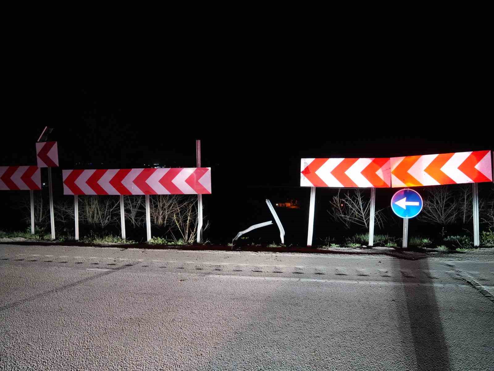 kontrolden-cikan-otomobil-40-metre-yukseklikten-tarlaya-uctu