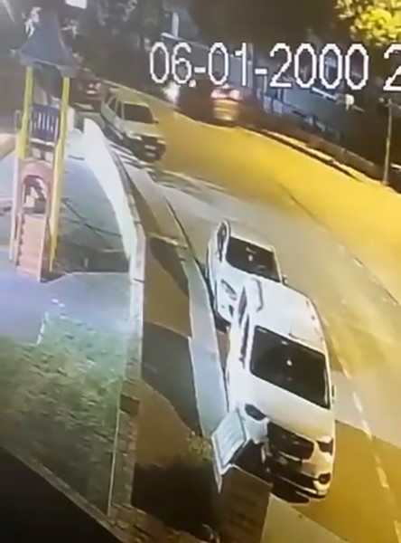 kontrolden-cikip-park-halindeki-araclara-carpan-surucu-kayiplara-karisti