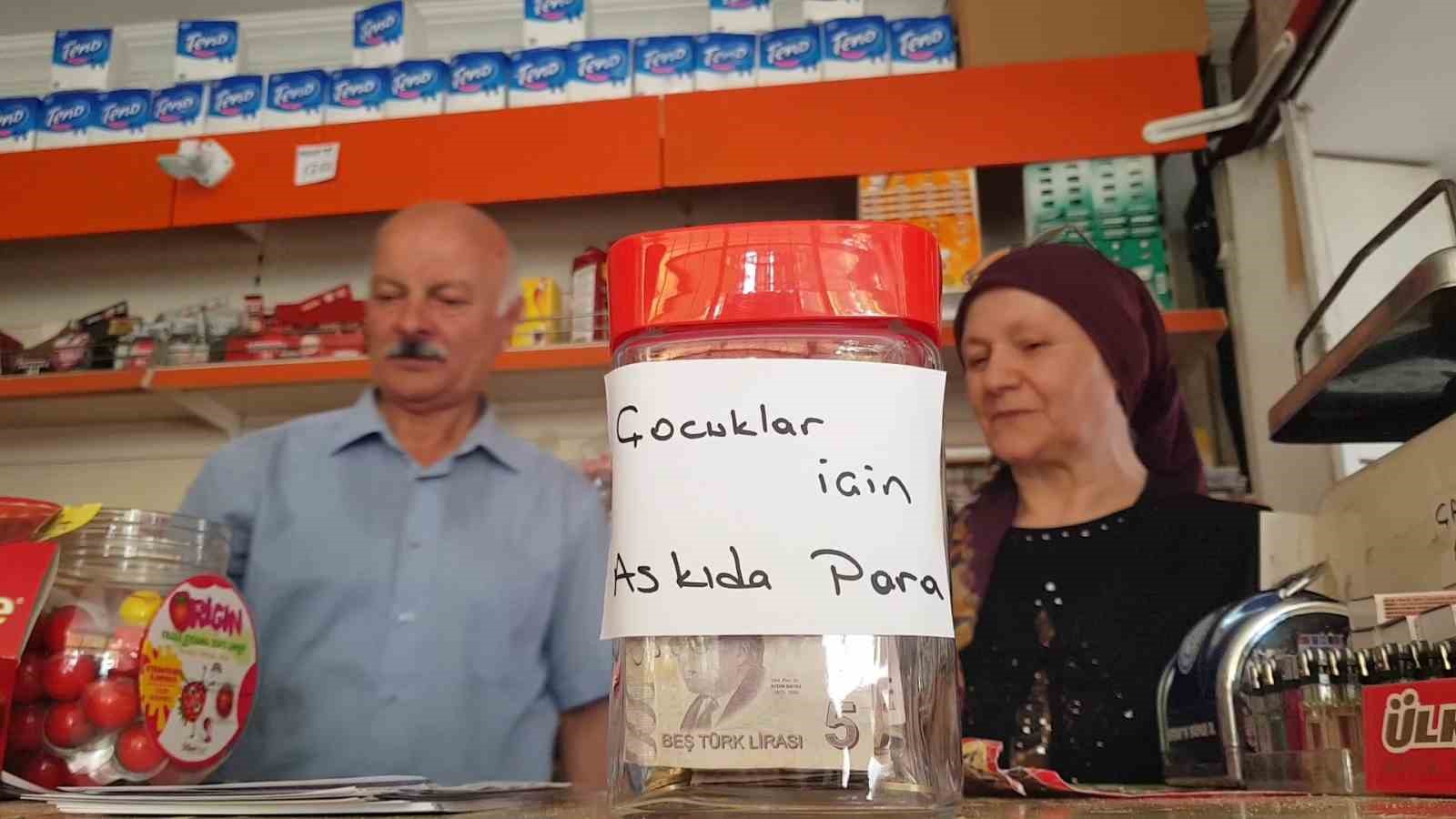 market-sahibi-askida-para-ile-cocuklara-destek-oluyor