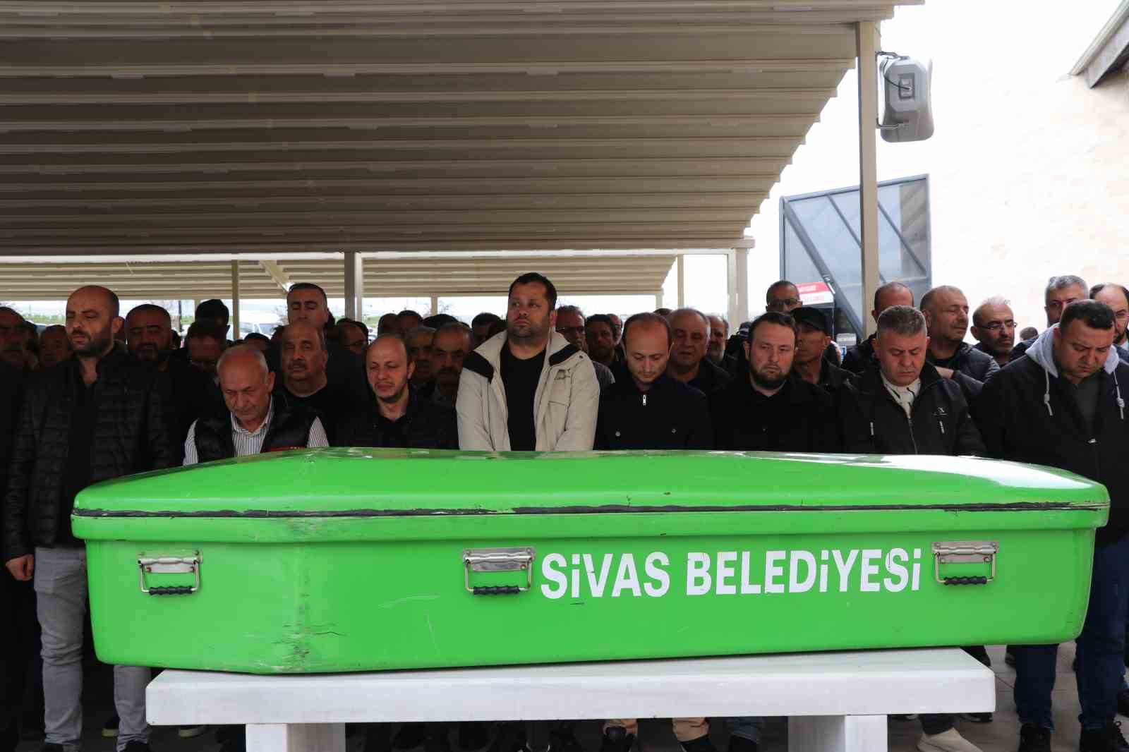 metrobus-kazasinda-hayatini-kaybeden-ebru-heper-defnedildi