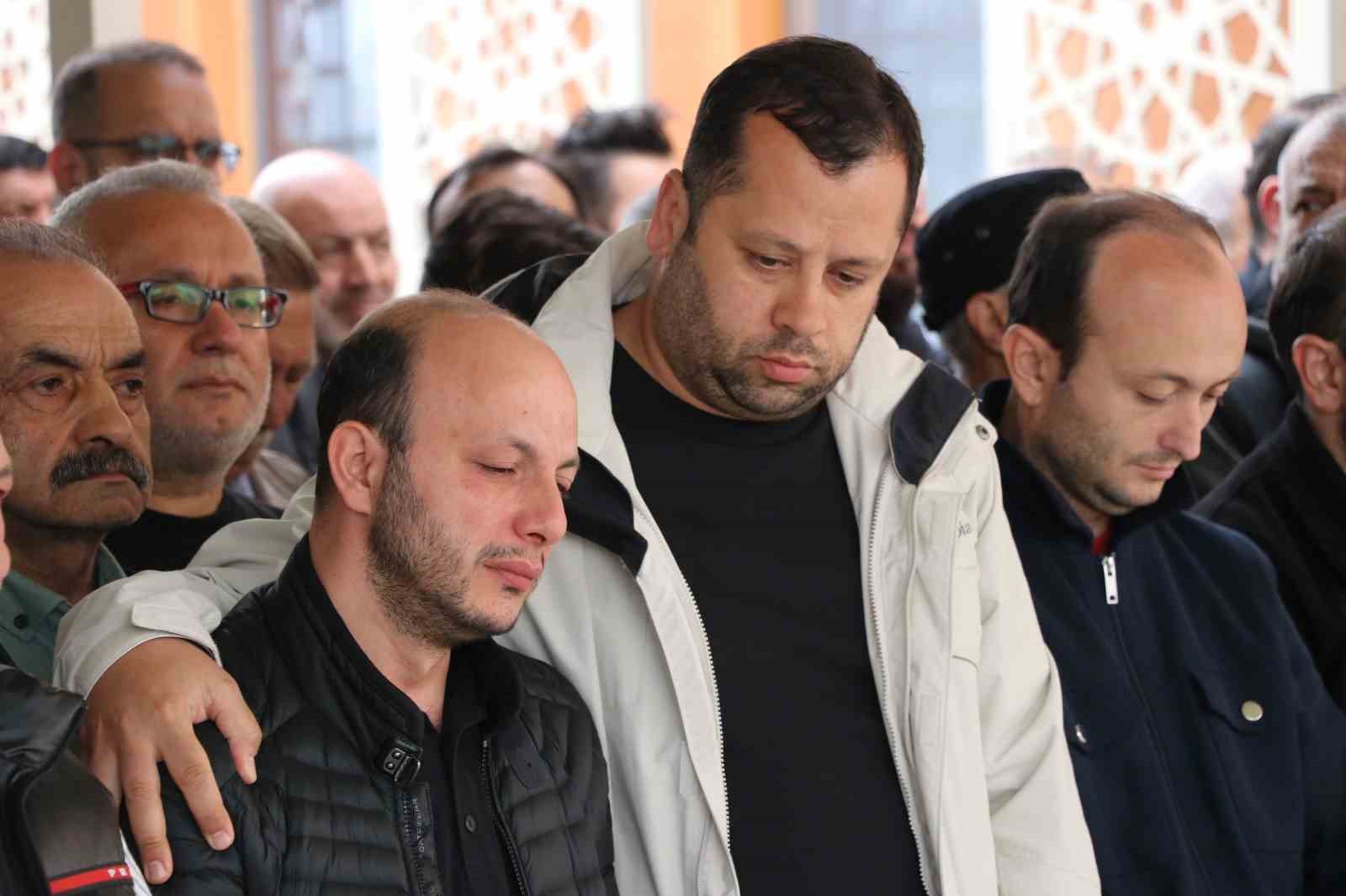 metrobus-kazasinda-hayatini-kaybeden-ebru-heper-defnedildi