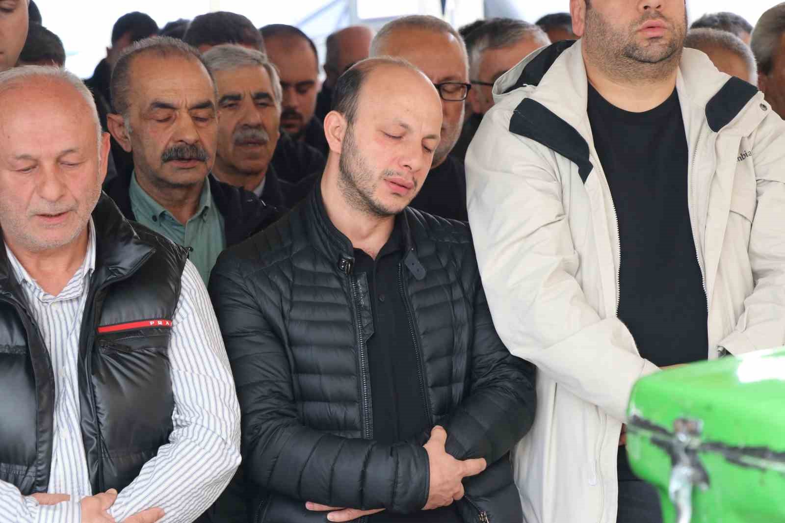 metrobus-kazasinda-hayatini-kaybeden-ebru-heper-defnedildi