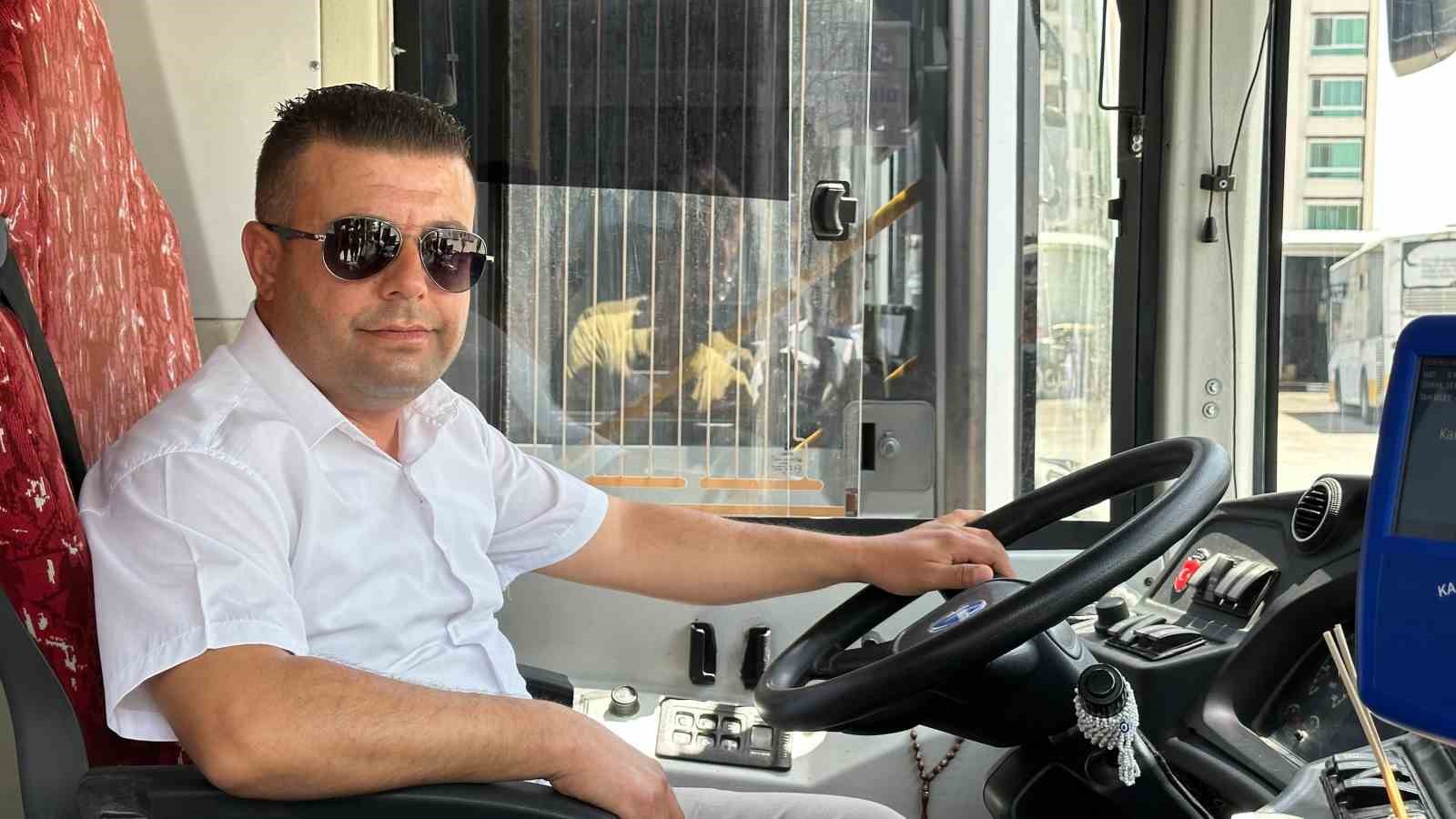 otobus-soforunun-heimlich-manevrasi-bebegi-hayatini-kurtardi