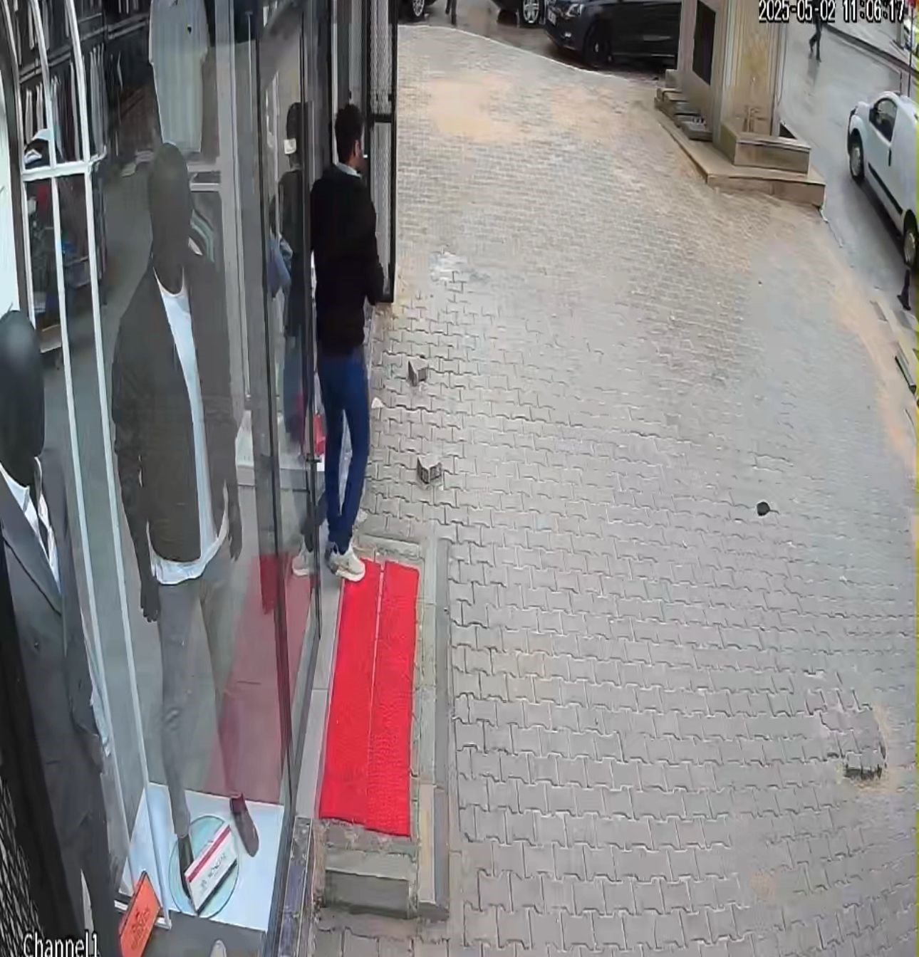piskin-hirsizdan-13uncu-vurgun-eski-kiyafetlerini-birakti-yenilerini-giyip-gitti