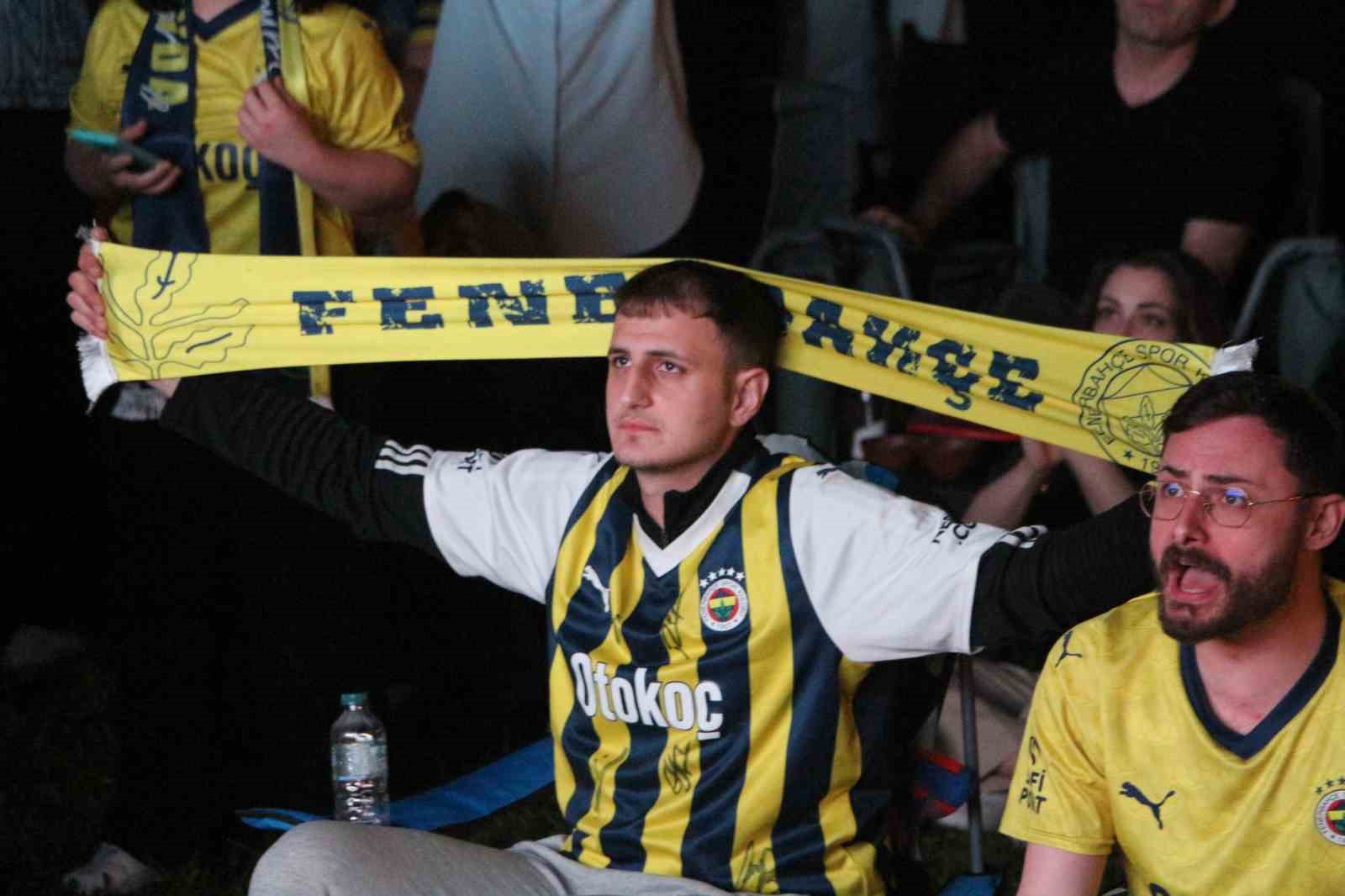 rizede-fenerbahcelilerden-sampiyonluk-kutlamasi