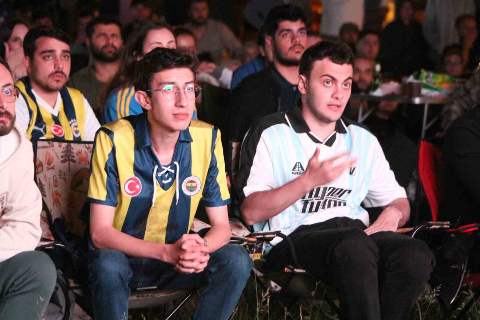 rizede-fenerbahcelilerden-sampiyonluk-kutlamasi