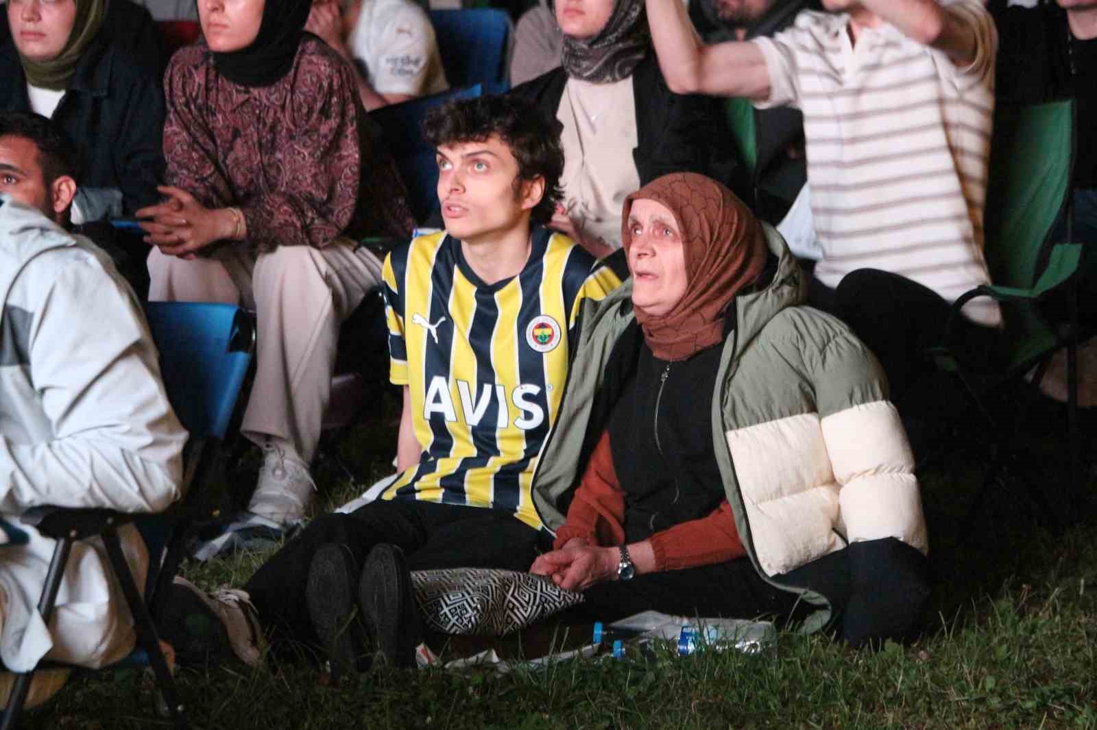 rizede-fenerbahcelilerden-sampiyonluk-kutlamasi