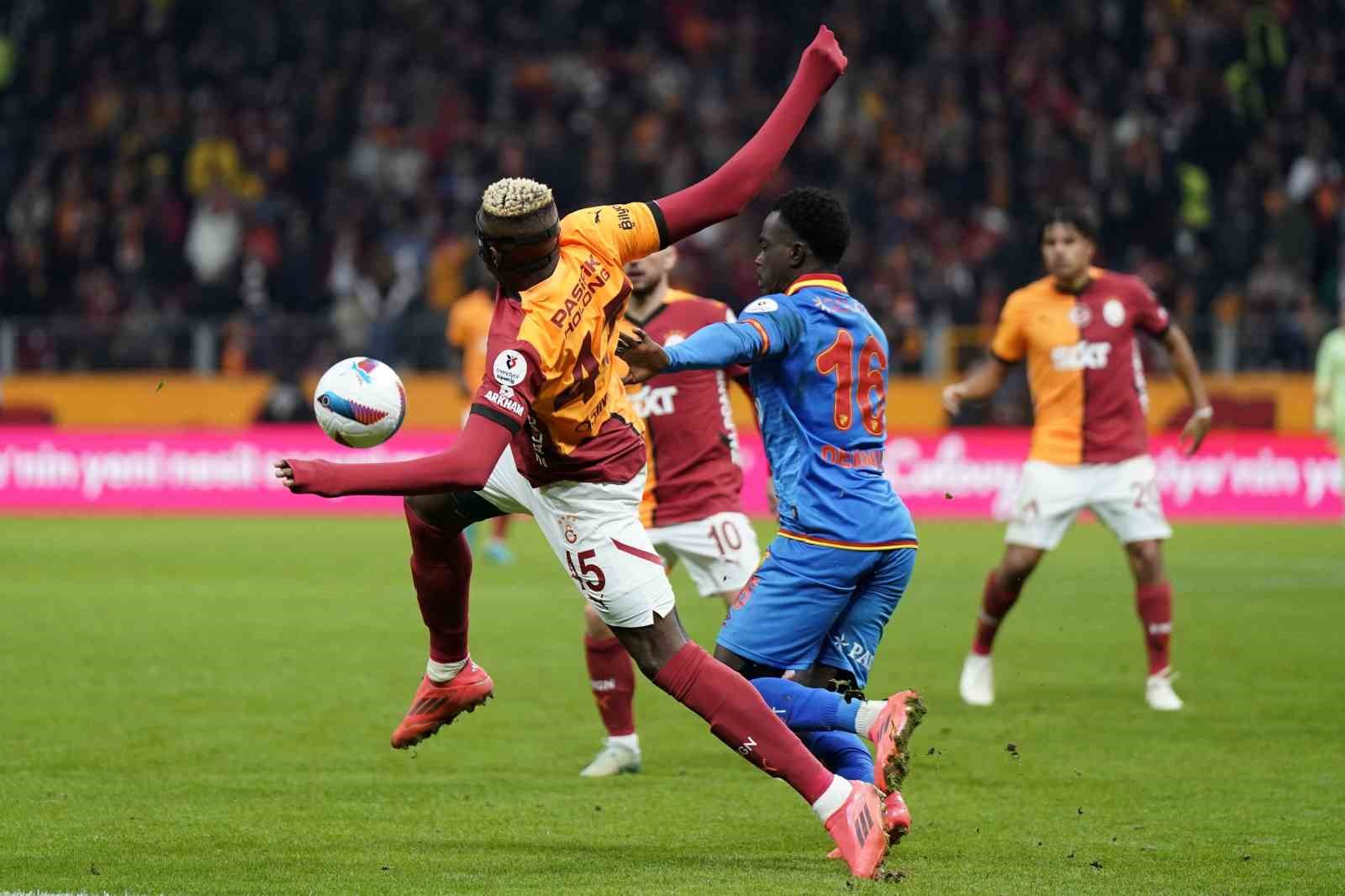 sampiyon-galatasaray-goztepe-deplasmaninda