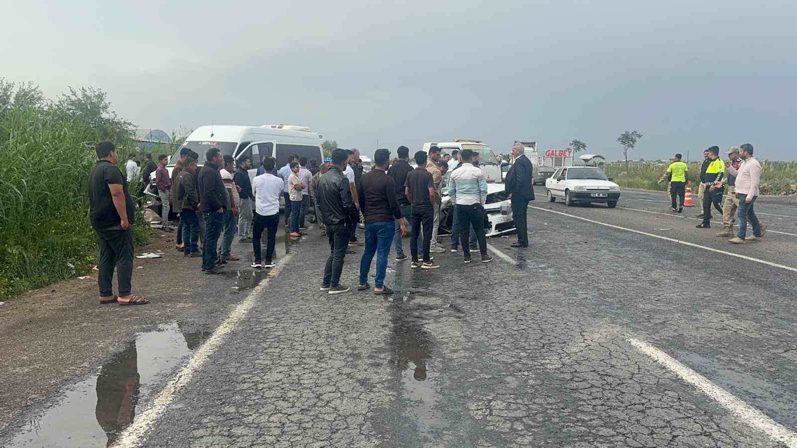 sanliurfada-minibus-ile-otomobil-carpisti-5-yarali