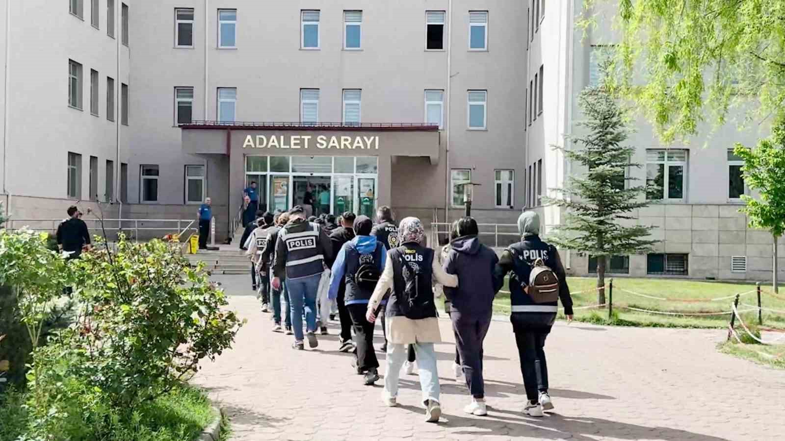 sivas-merkezli-4-ilde-yasa-disi-bahis-operasyonu-7-kisi-tutuklandi