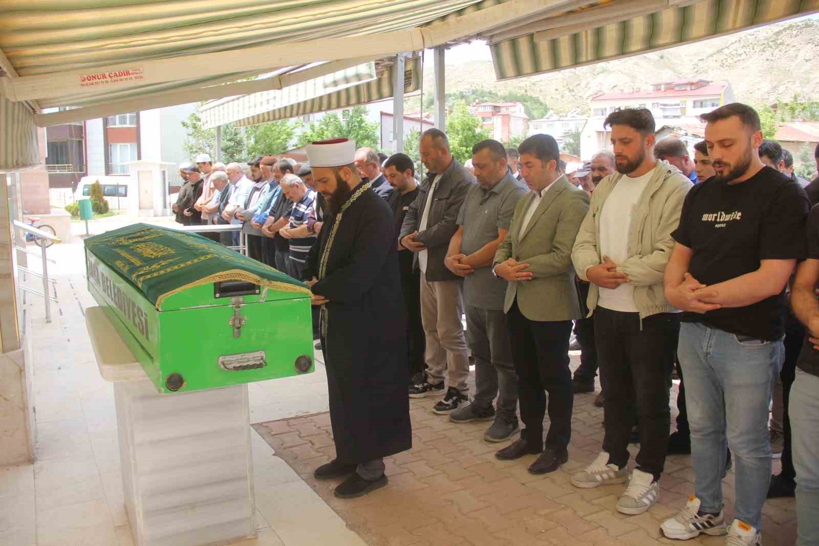 sivasta-rahatsizlanan-ilkokul-ogrencisi-hayatini-kaybetti