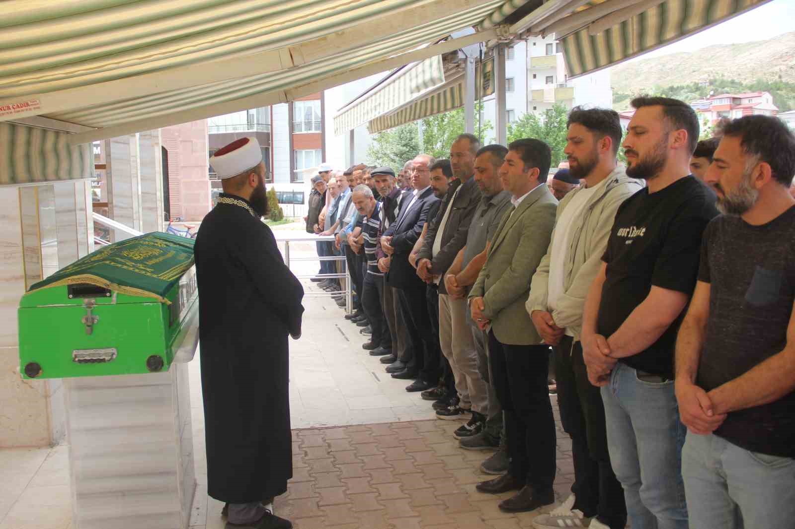 sivasta-rahatsizlanan-ilkokul-ogrencisi-hayatini-kaybetti