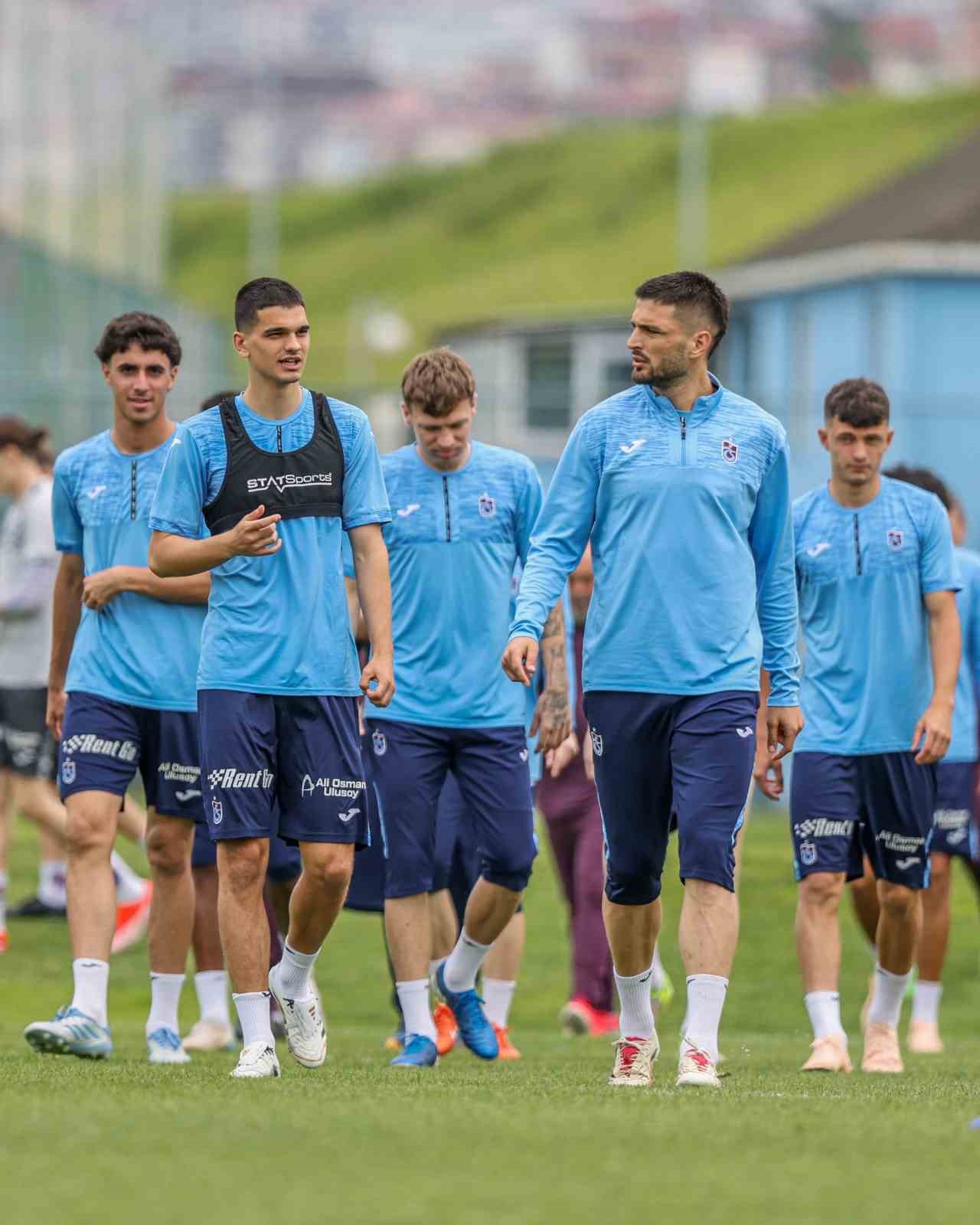 trabzonspor-antalyaya-genc-futbolculariyla-gitti