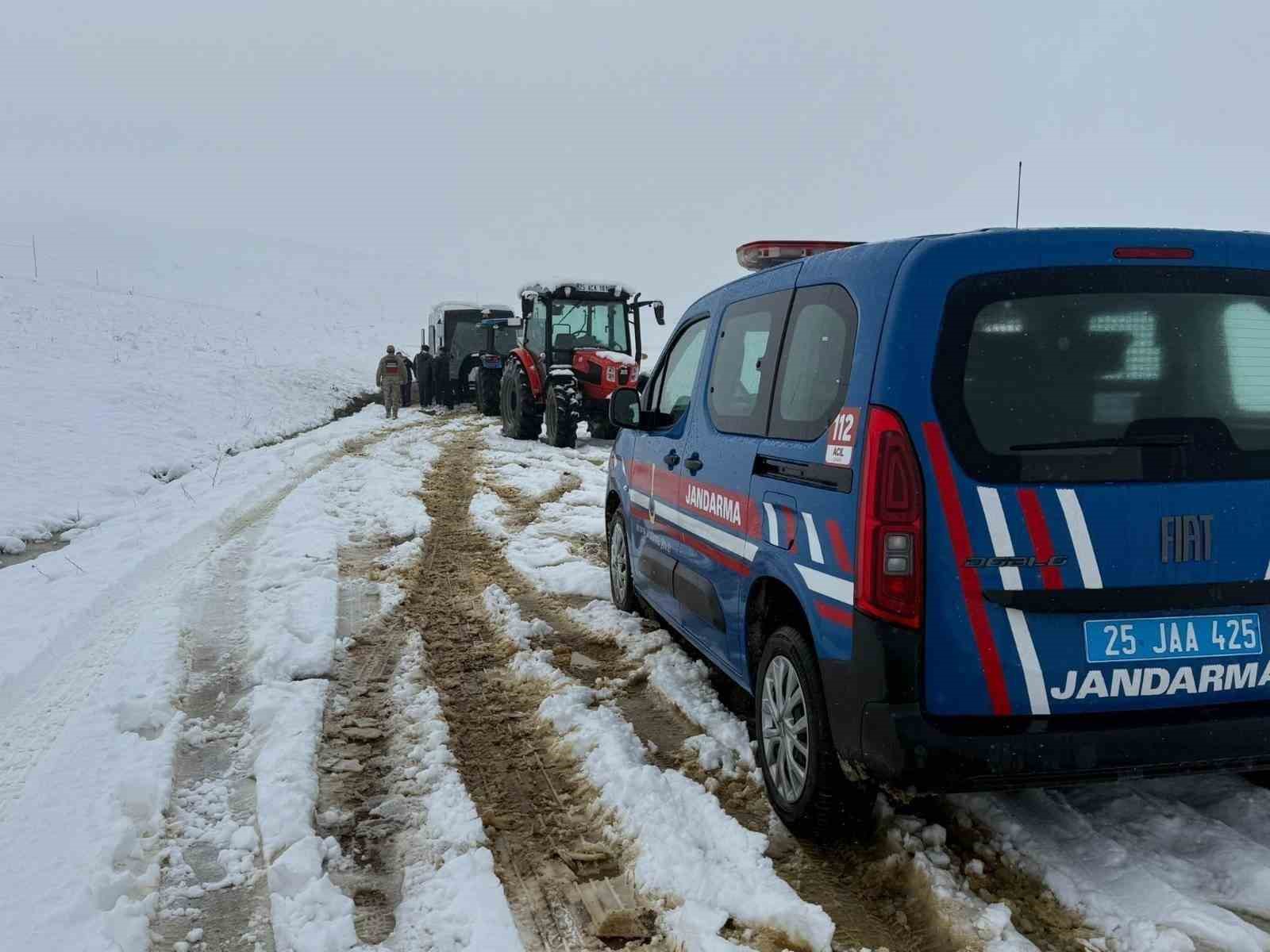 trabzonspor-taraftari-kupa-yolunda-karli-yolda-mahsur-kaldi