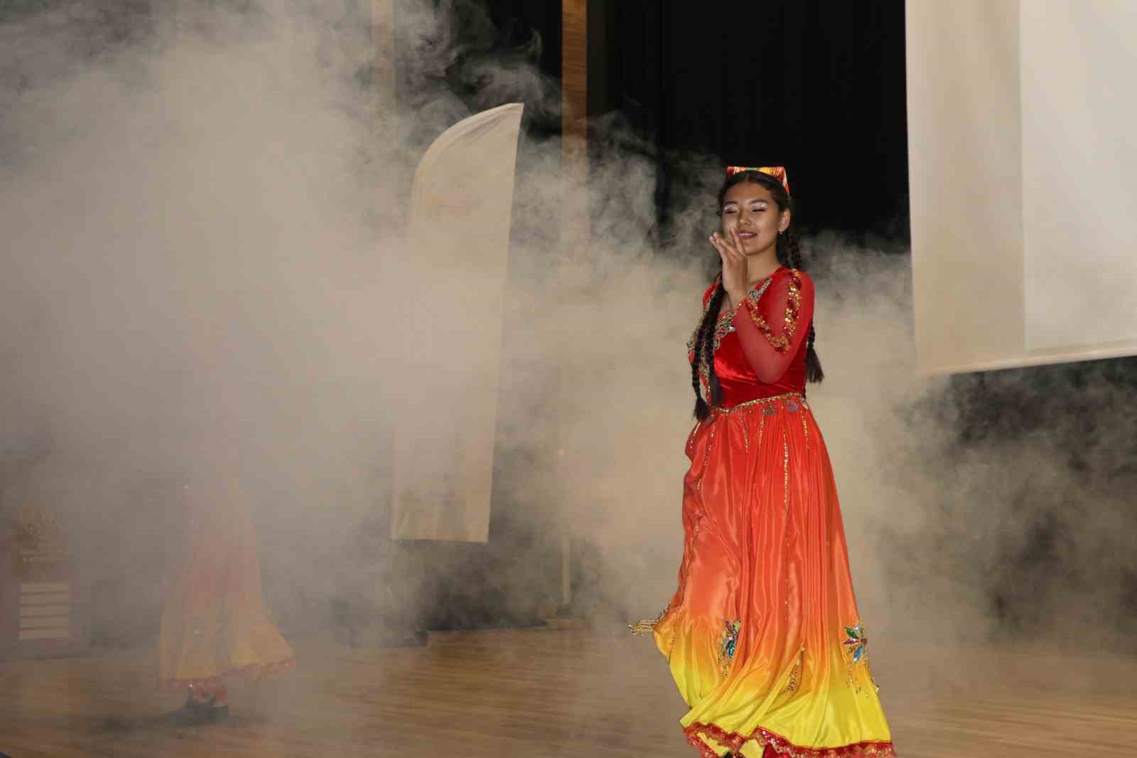 turk-dunyasinin-kulturel-zenginlikleri-sivasta-sahnelendi