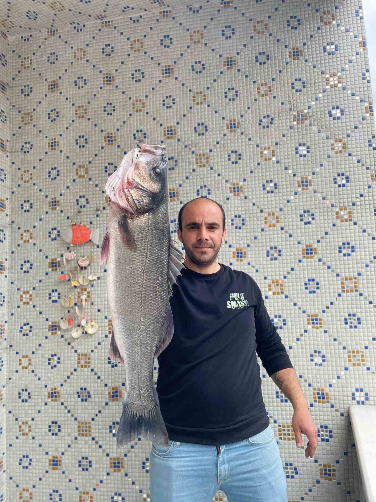 turkelide-75-kiloluk-dev-levrek-yakalandi