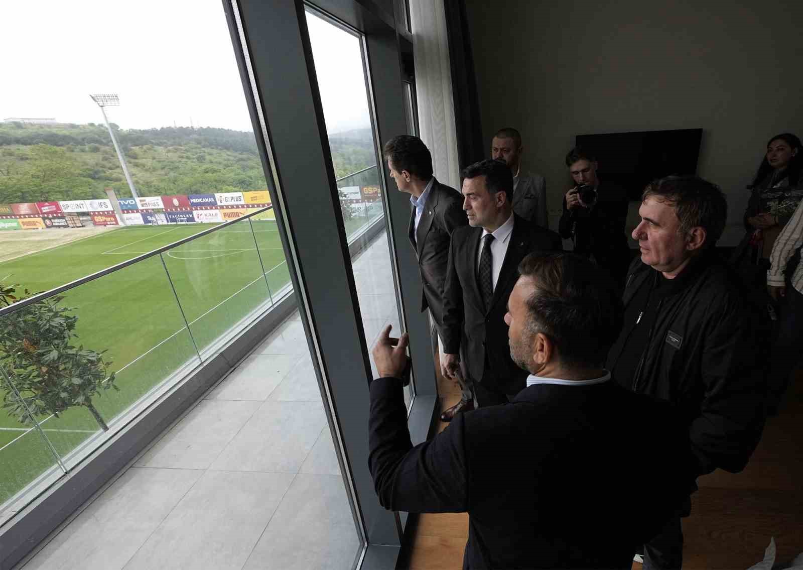 uefa-kupasi-zaferinin-efsaneleri-kemerburgaz-metin-oktay-tesislerinde-bulustu