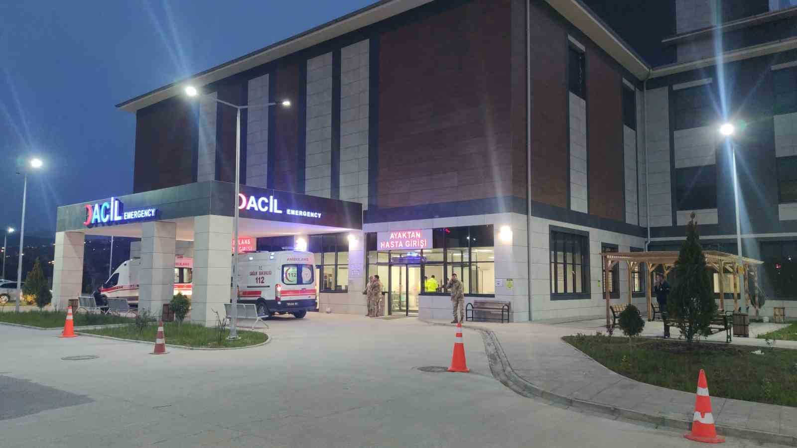 vanda-yolcu-otobusu-devrildi-28-yarali