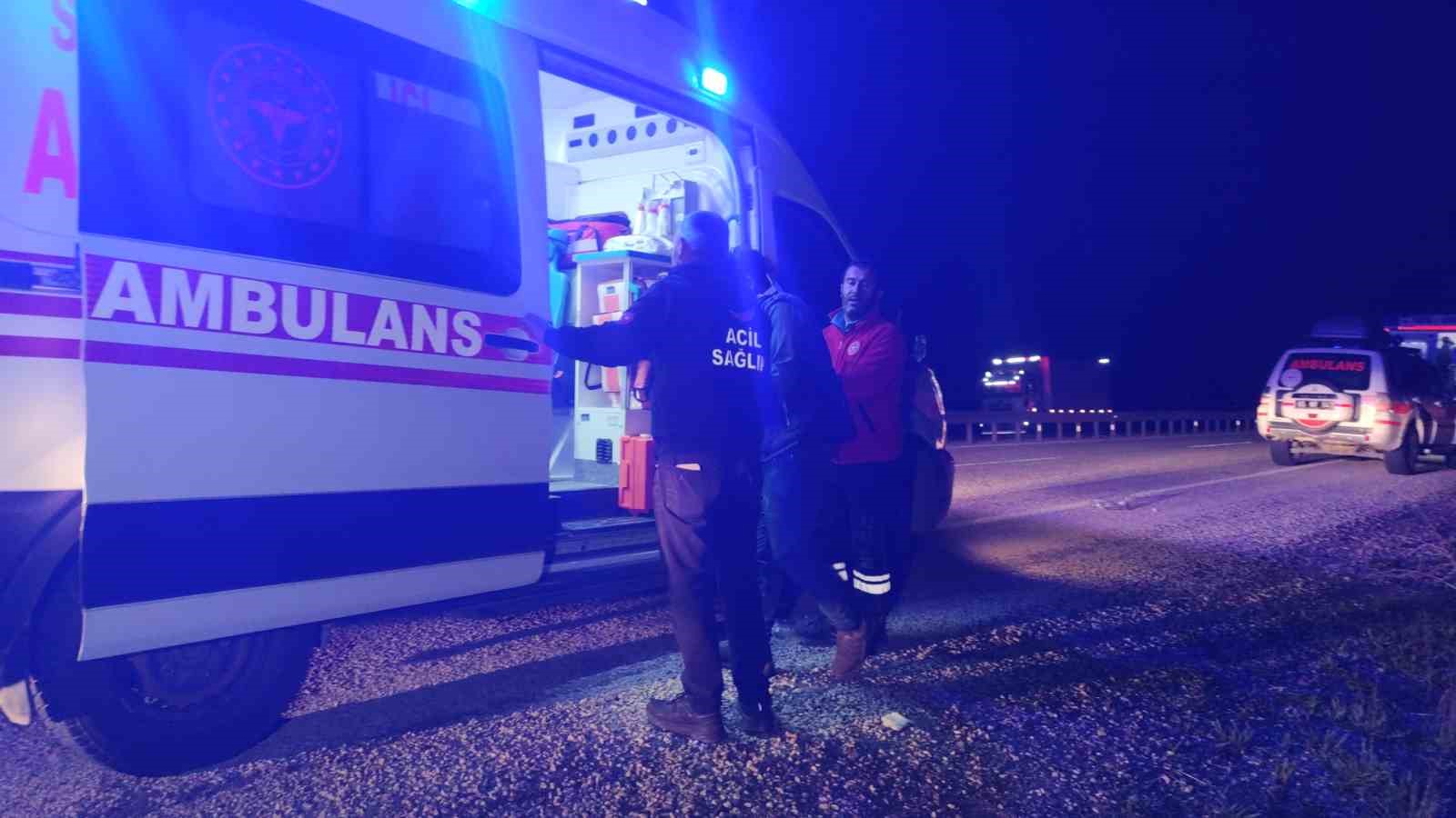 vanda-yolcu-otobusu-devrildi-28-yarali