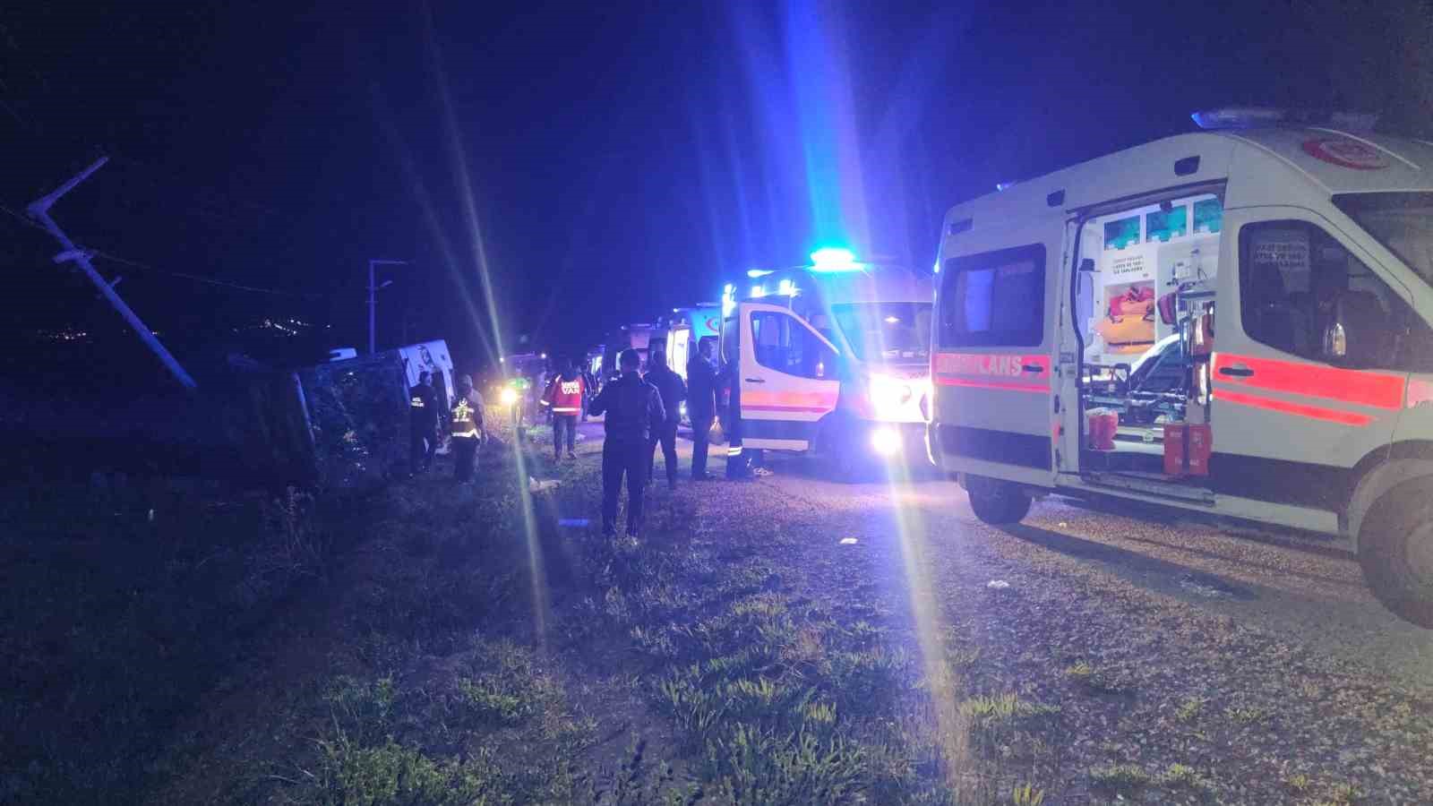 vanda-yolcu-otobusu-devrildi-28-yarali