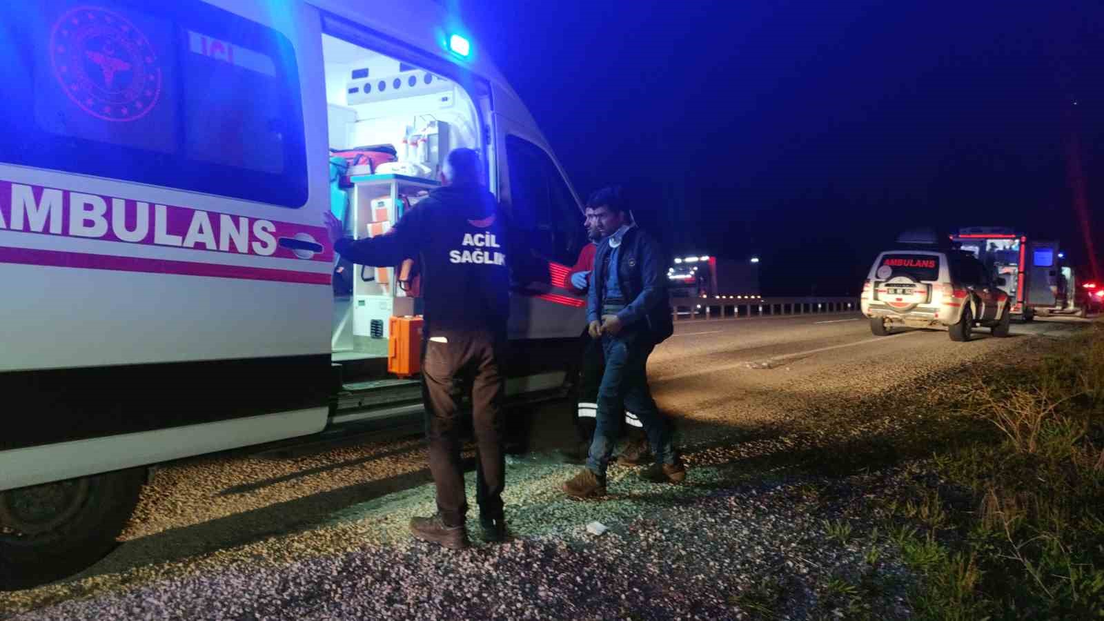 vanda-yolcu-otobusu-devrildi-28-yarali