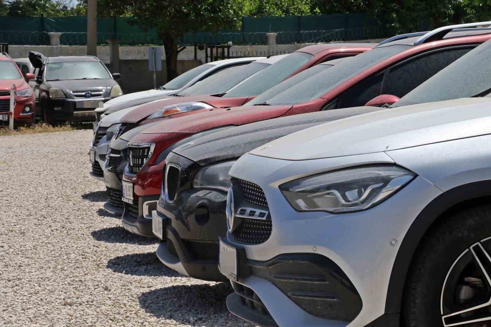 yediemin-otoparklari-arac-mezarligina-dondu-25-yildir-bekleyen-araclar-var