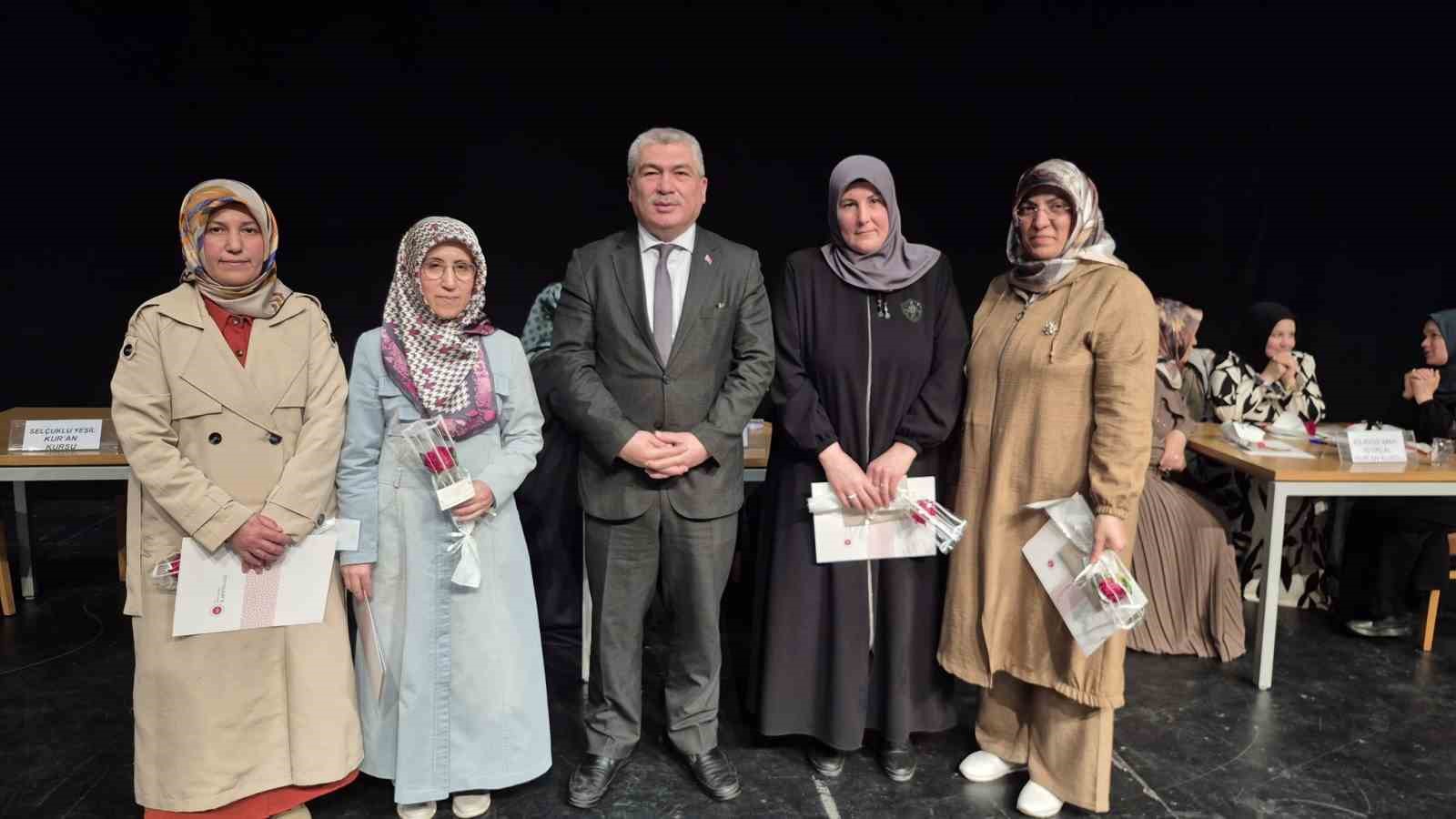 yetiskin-kuran-kursu-ogrencileri-bilgilerini-yaristirdi