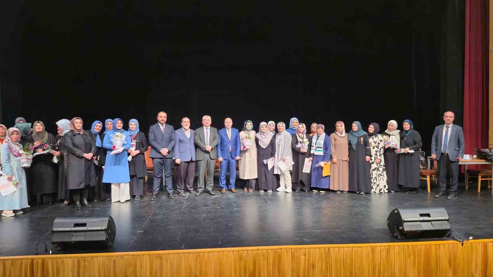 yetiskin-kuran-kursu-ogrencileri-bilgilerini-yaristirdi