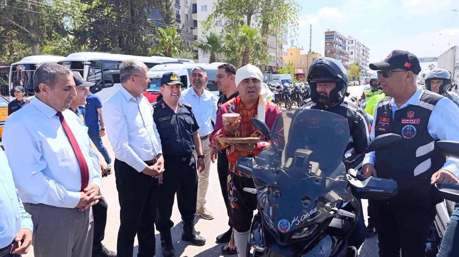 yogurt-ve-cilek-ikramli-trafik-uygulamasi