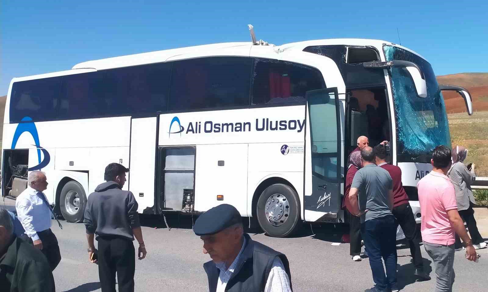 yolcu-otobusu-eds-diregini-devirip-karsi-seride-gecti-2-yarali