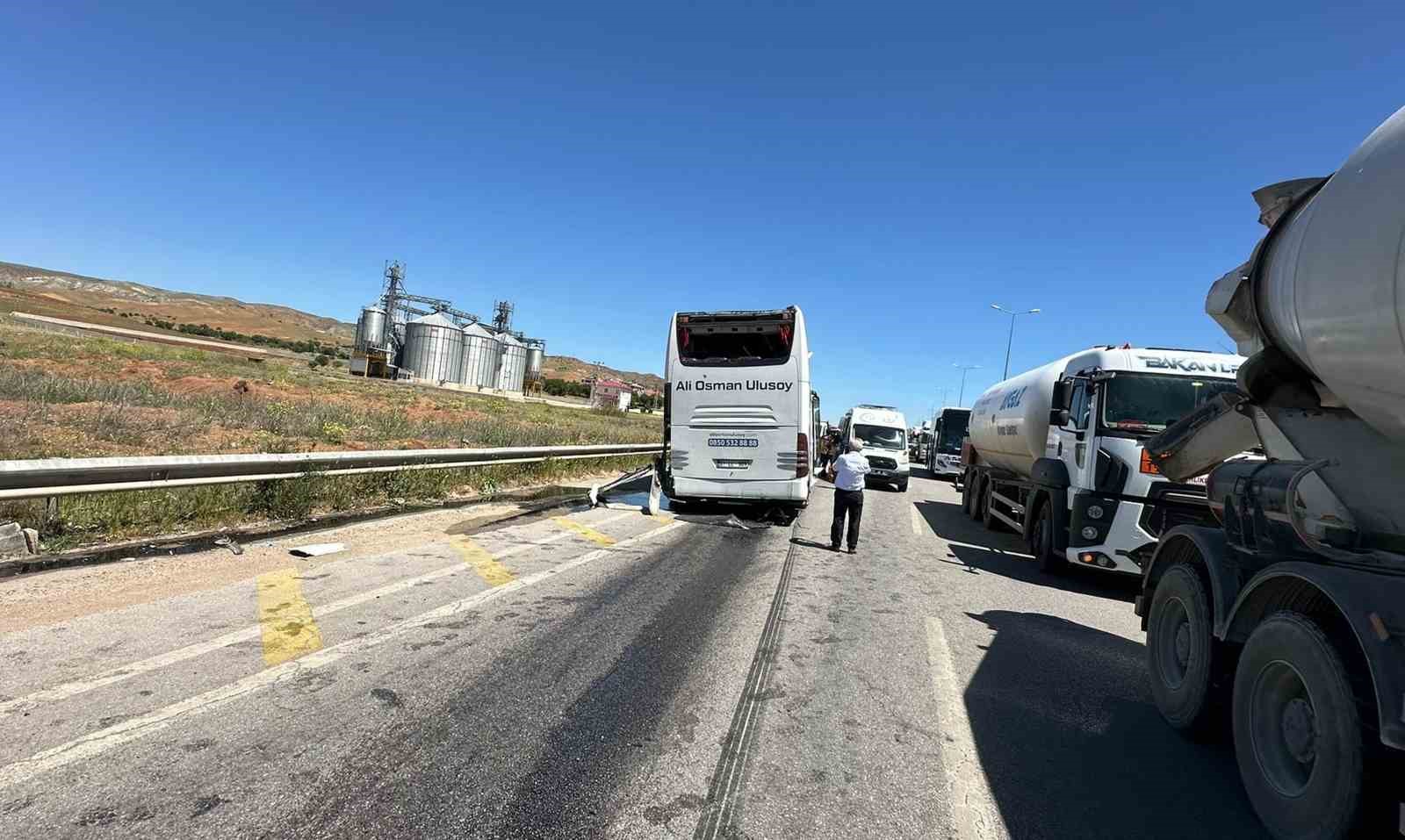 yolcu-otobusu-eds-diregini-devirip-karsi-seride-gecti-2-yarali
