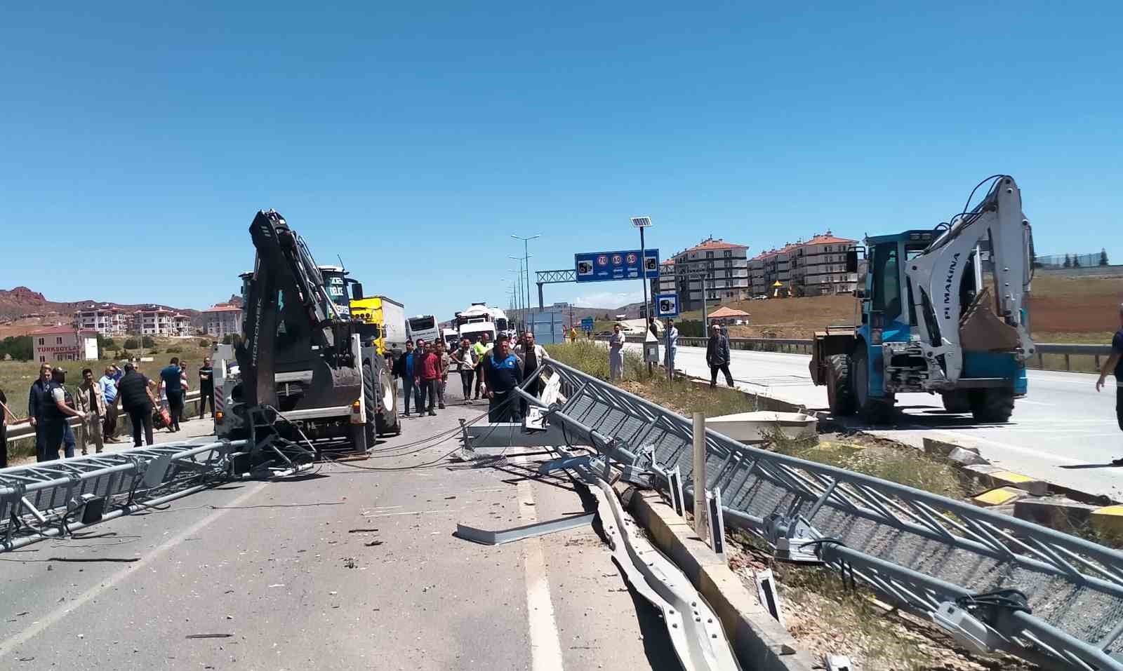 yolcu-otobusu-eds-diregini-devirip-karsi-seride-gecti-2-yarali