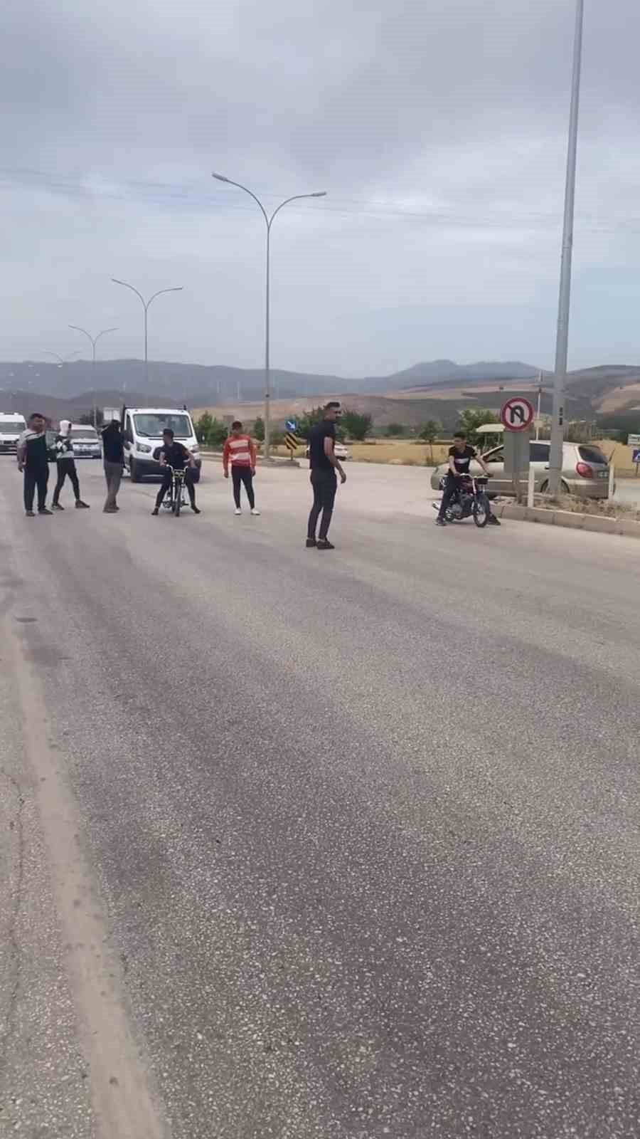 yolu-kapatarak-olumune-yarisan-suruculere-96-bin-tl-ceza