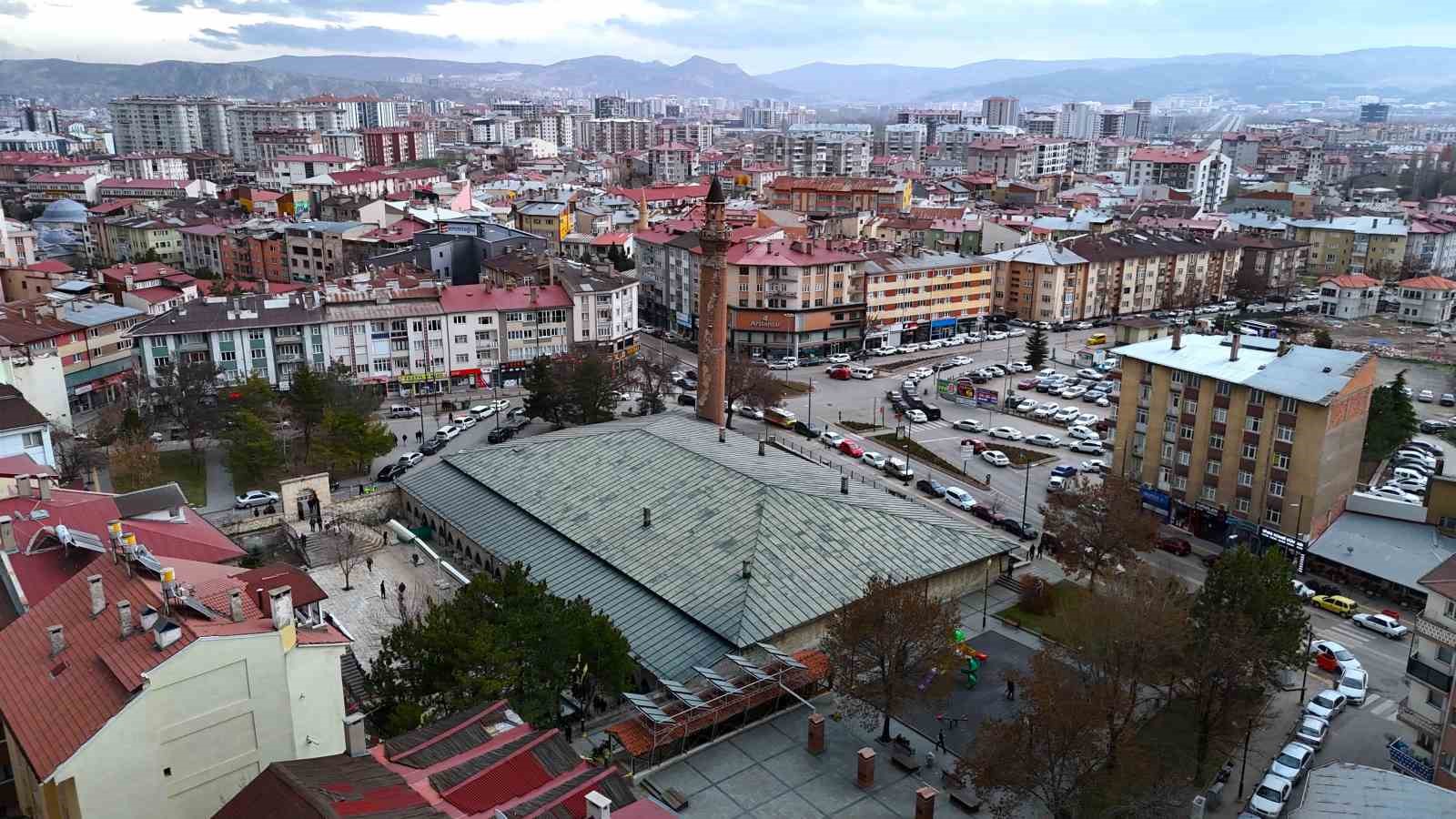 832-yillik-camide-kurban-bayrami-namazi-kilindi