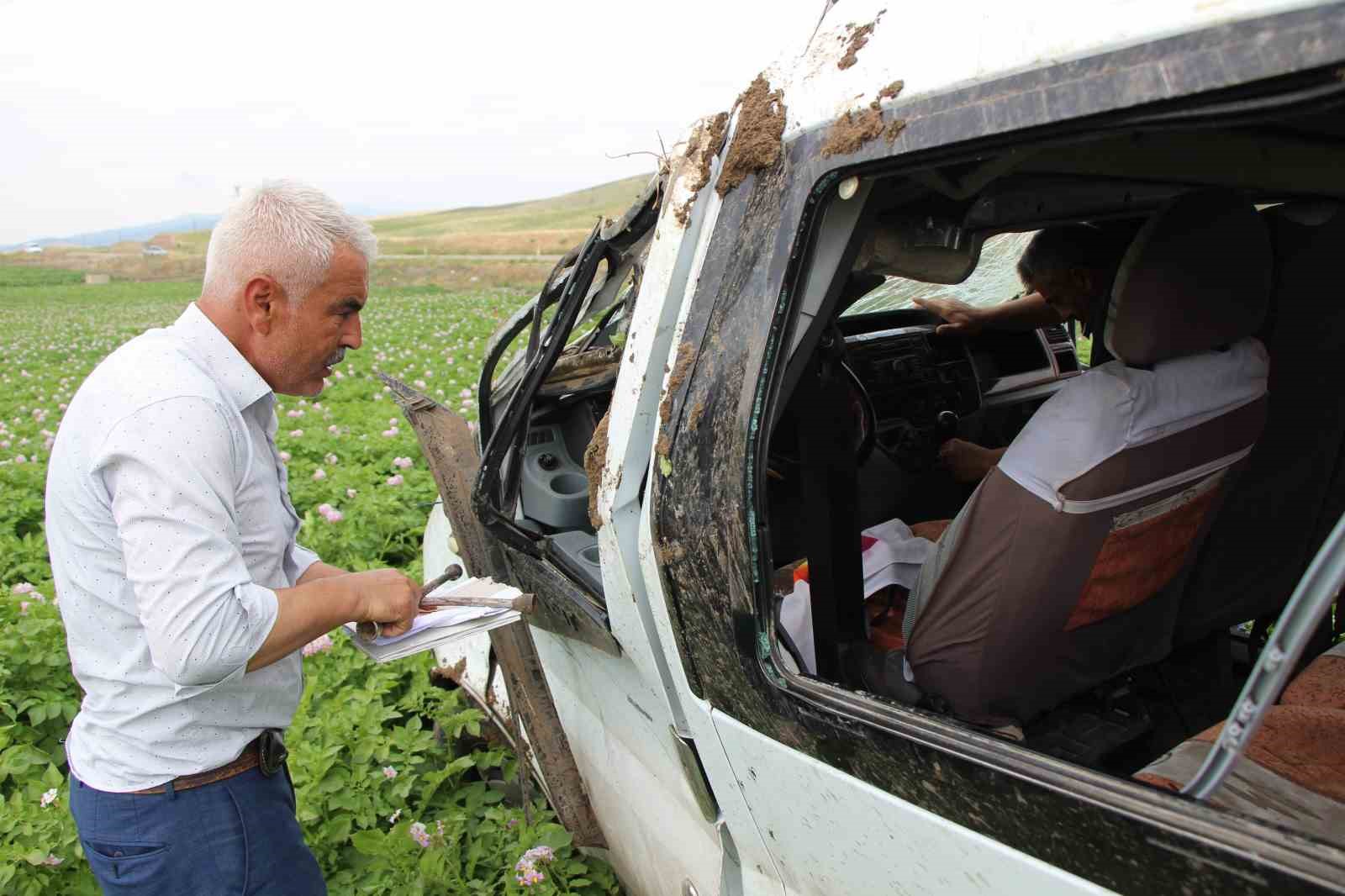 amasyada-minibus-tarlaya-uctu-1-olu-4-yarali