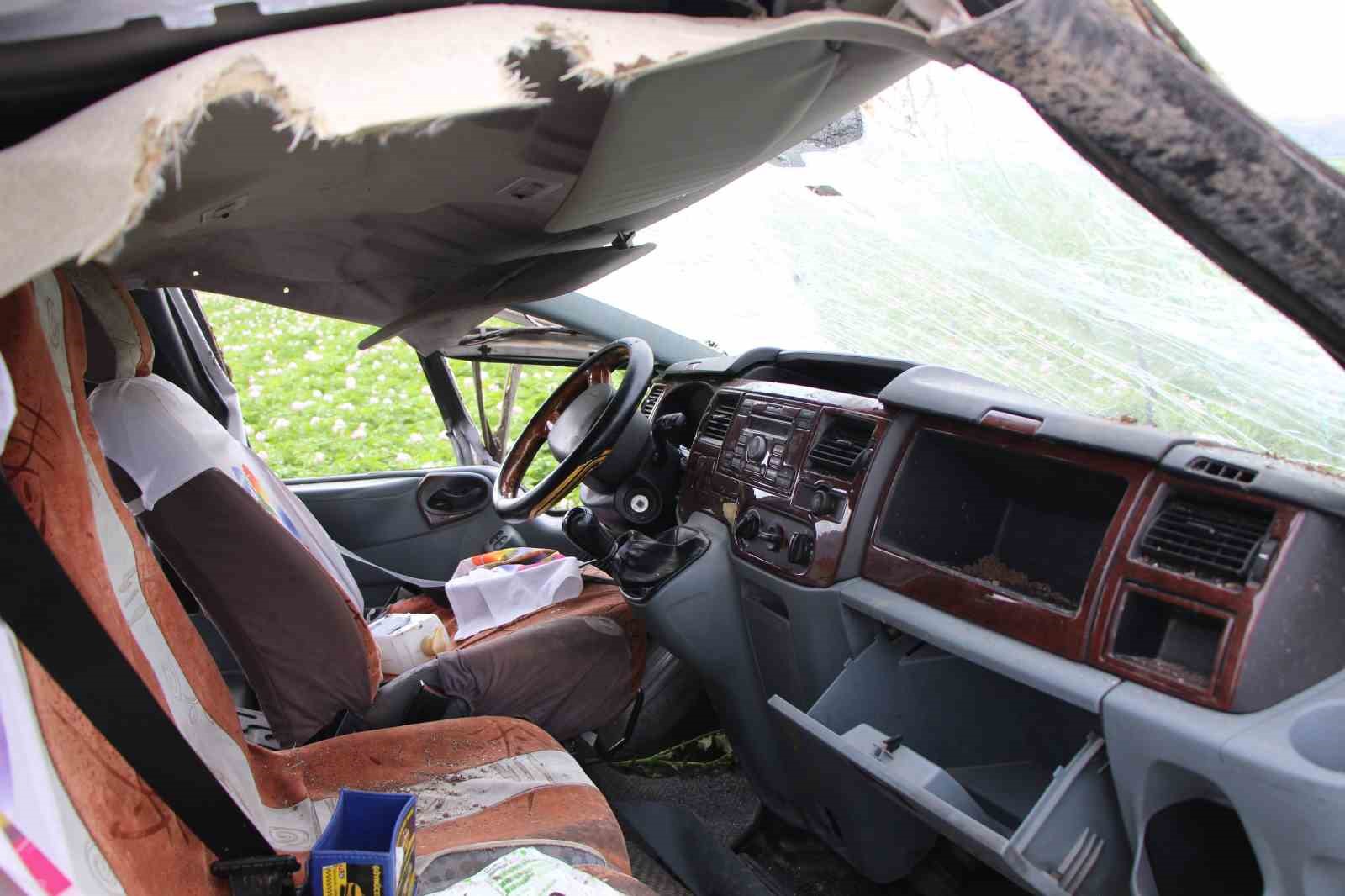 amasyada-minibus-tarlaya-uctu-1-olu-4-yarali