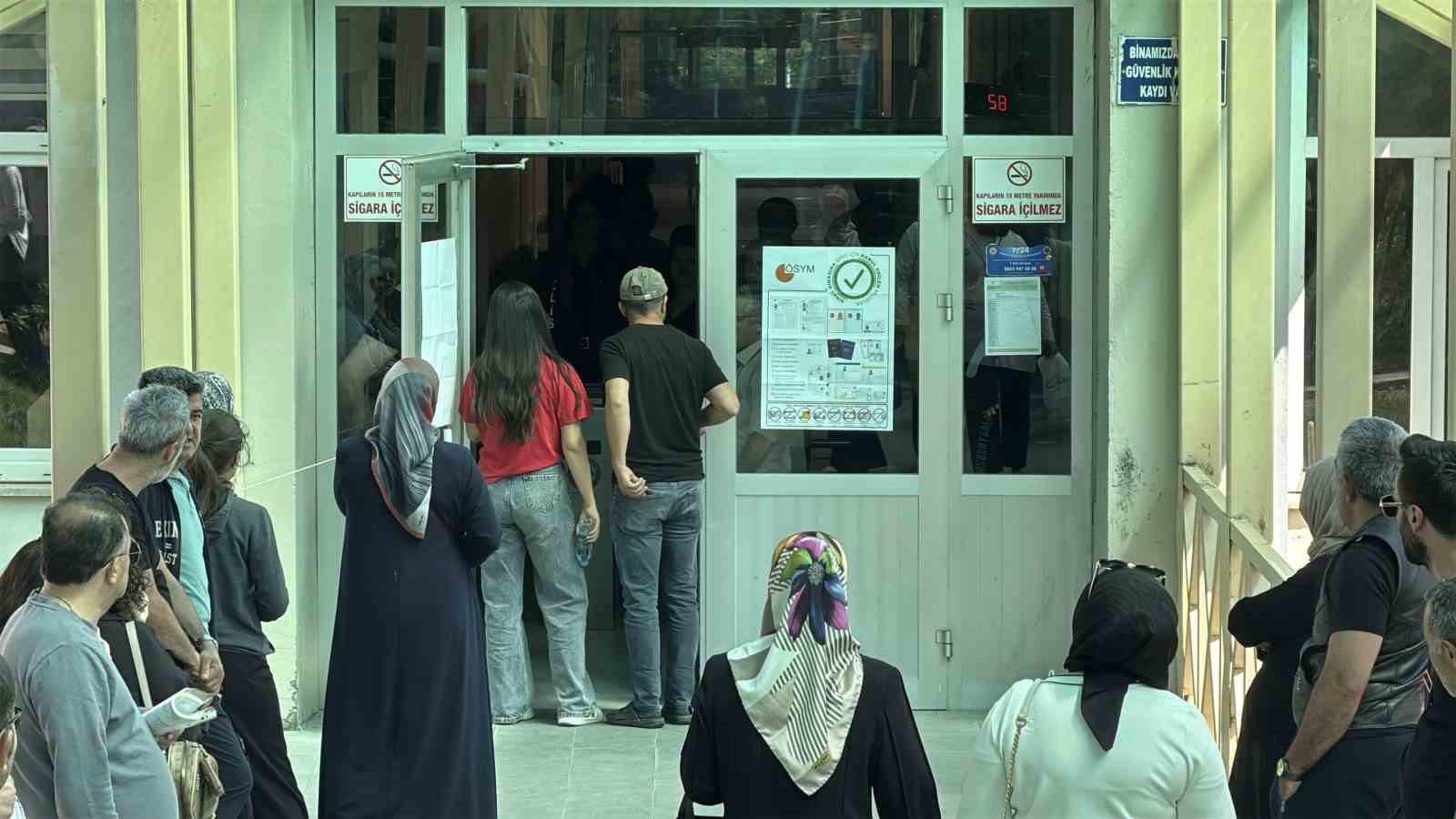 ayt-oturumuna-tyt-belgesiyle-gelince-bir-yilindan-oldu