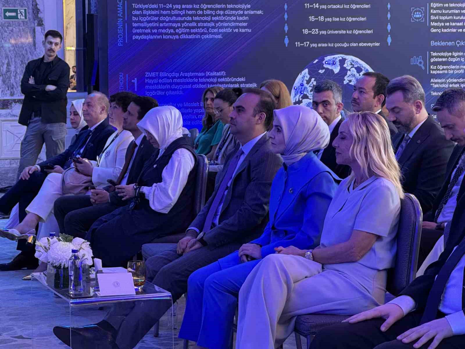 bakan-goktas-ve-bakan-kacir-gelecegin-turkiyesinde-kadinlarin-gucunun-onemine-vurgu-yapti
