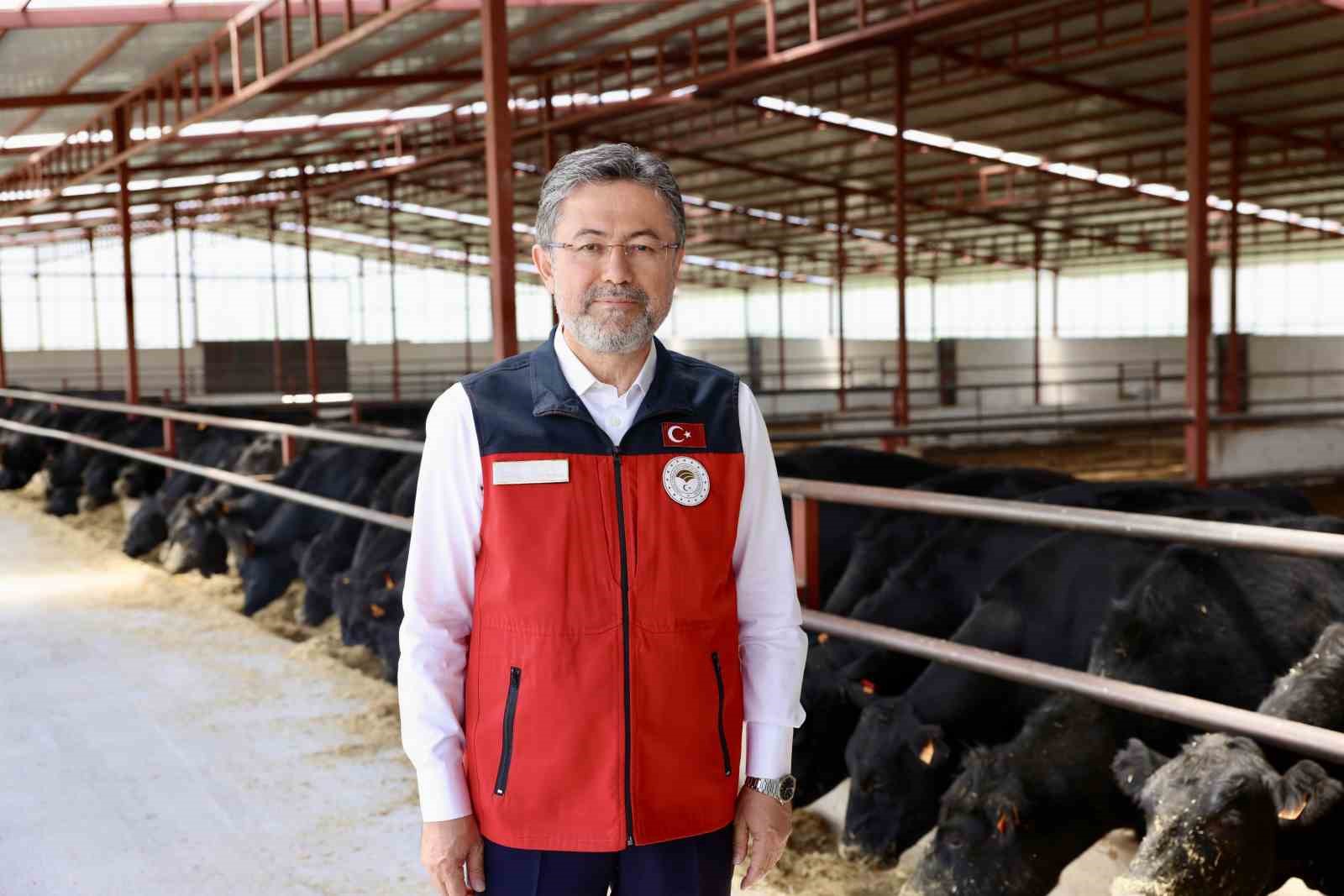 bakan-yumakli-kurban-bayraminda-830-bin-buyukbas-ve-25-milyon-kucukbas-hayvan-kesildigini-acikladi