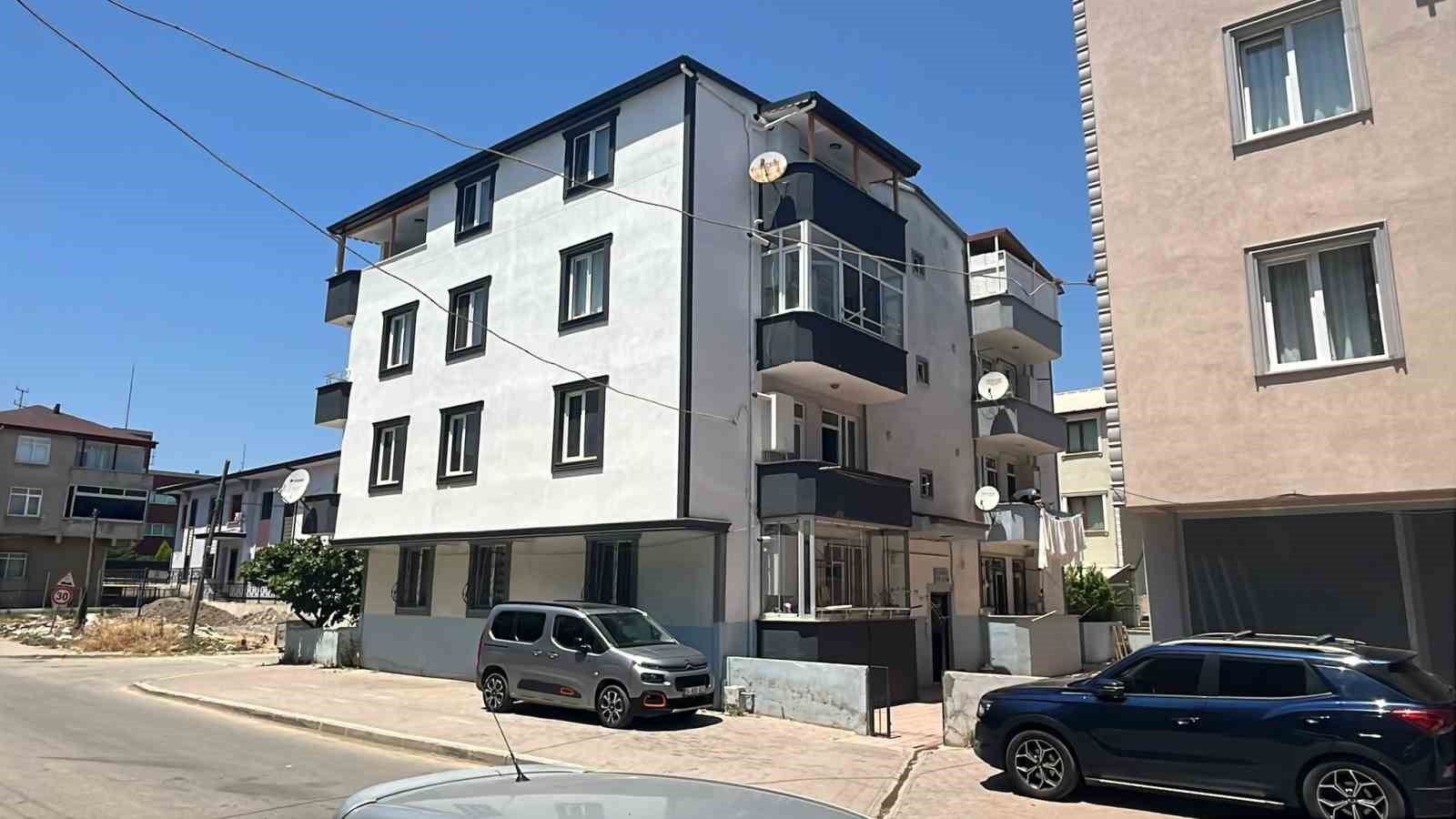 balkondan-dusen-15-yasindaki-bebek-agir-yaralandi