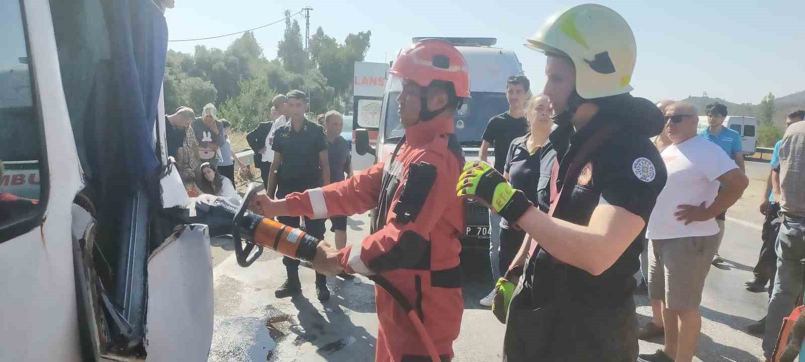 beton-mikseri-dolmusa-carpti-1-olu-13-yarali