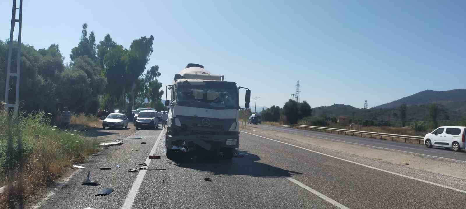 beton-mikseri-dolmusa-carpti-1-olu-13-yarali