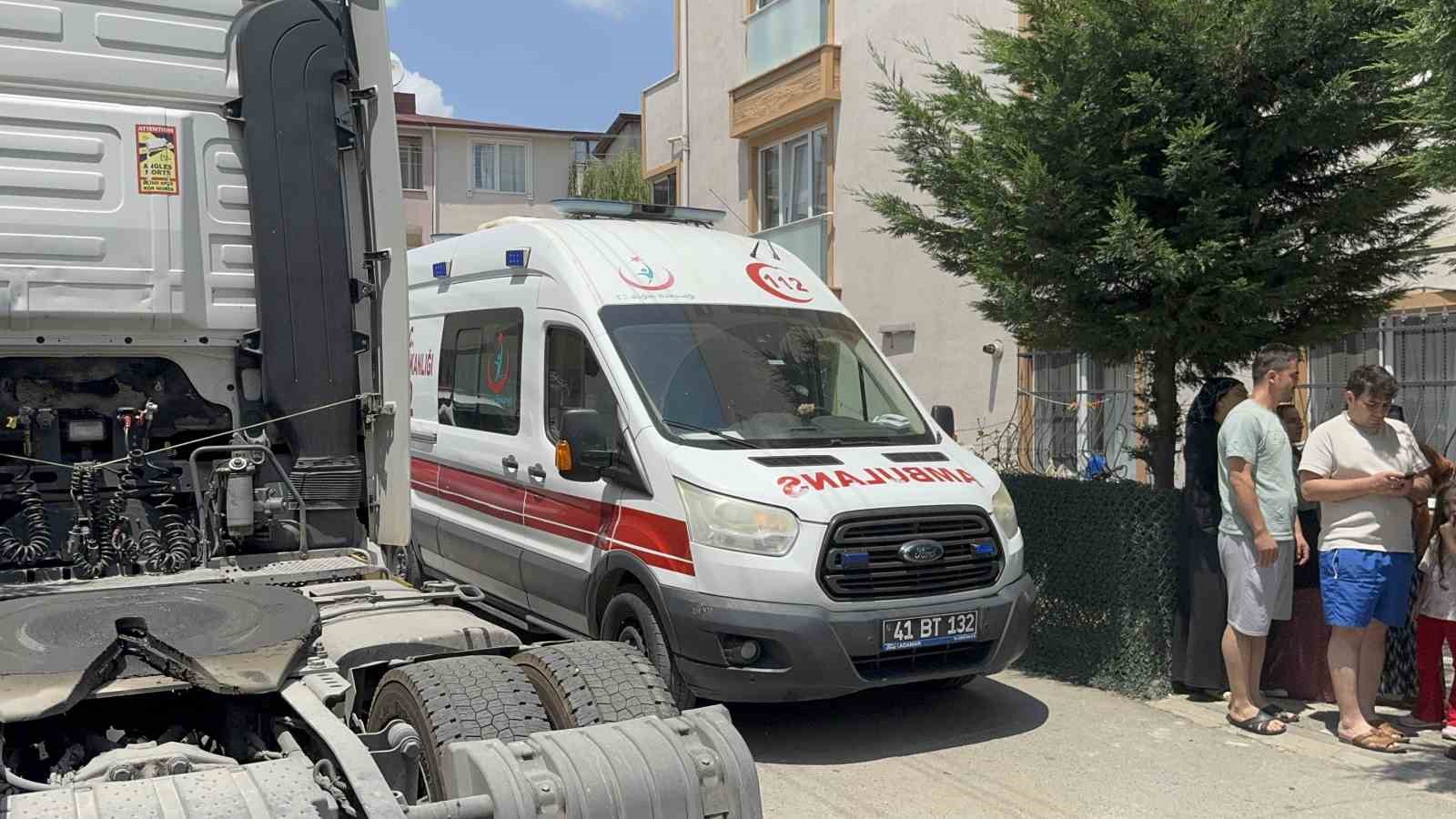 bicakli-kavgada-2-kardes-ve-polis-memuru-yaraladi
