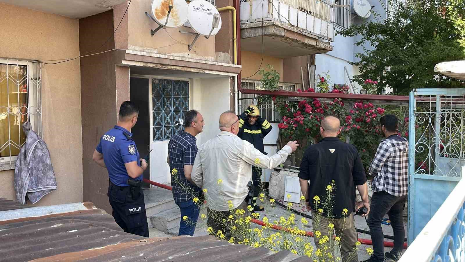 bodrum-katta-cikan-yangin-panige-neden-oldu-5-kisi-dumandan-etkilendi