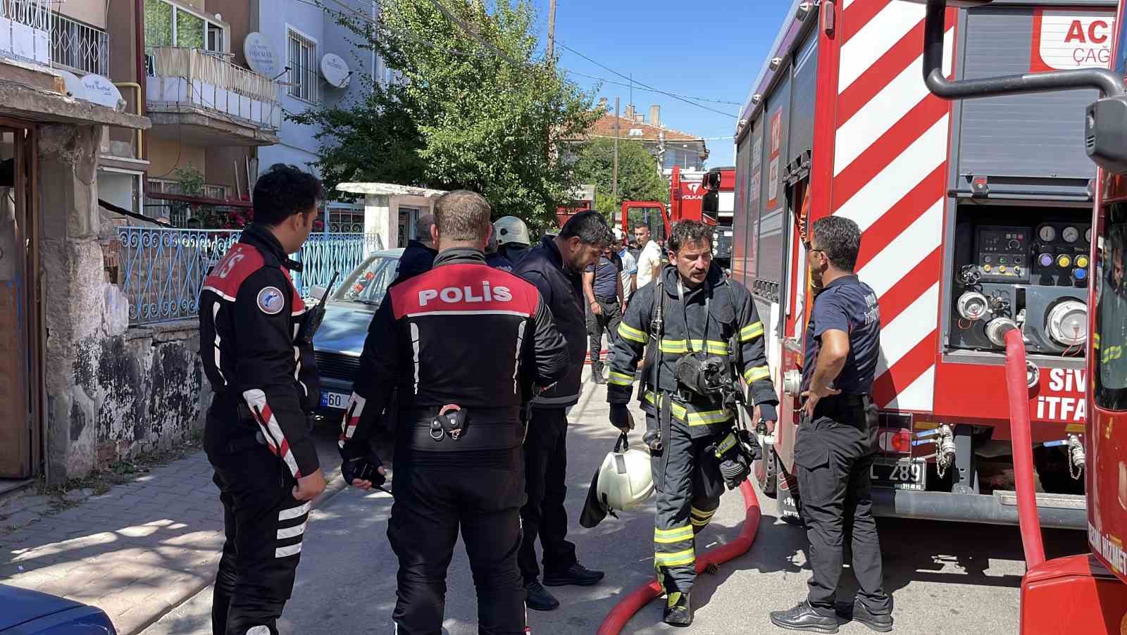 bodrum-katta-cikan-yangin-panige-neden-oldu-5-kisi-dumandan-etkilendi