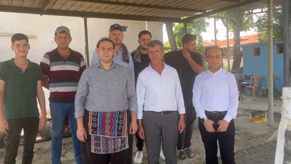 bu-koyde-pismis-kurban-eti-her-eve-giriyor