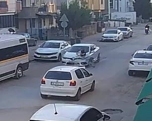 bursada-otomobilin-carptigi-anne-ve-oglu-yaralandi