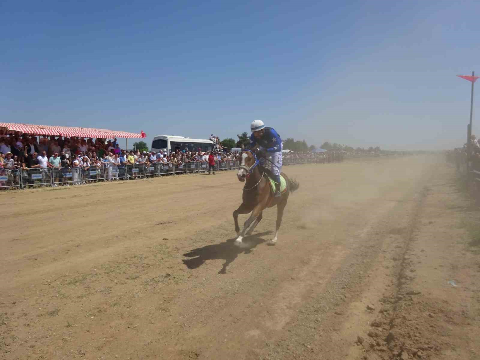 buyukmandirada-at-yarislari-duzenlendi