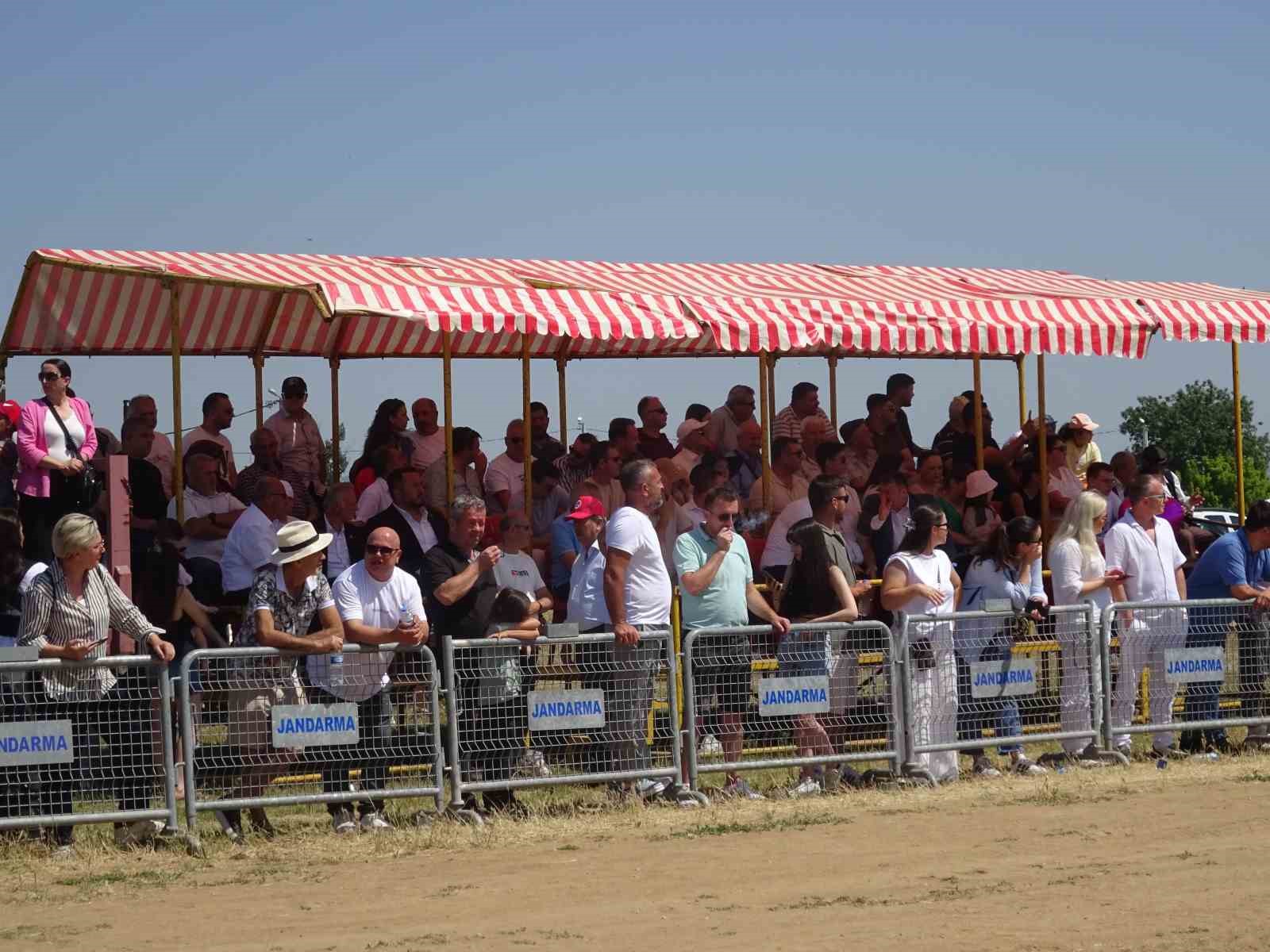 buyukmandirada-at-yarislari-duzenlendi